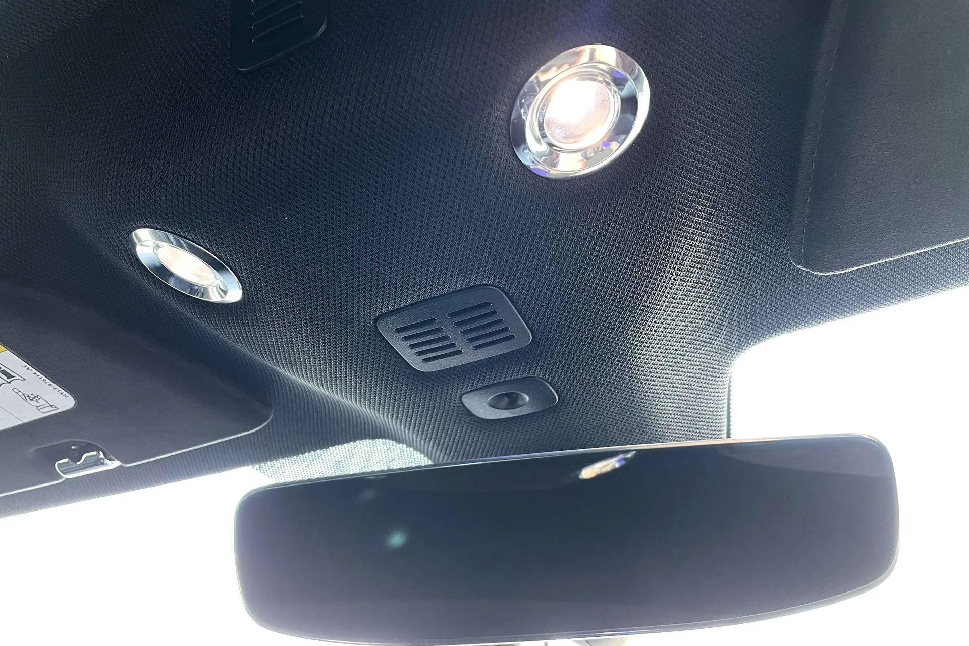Aston Martin Vantage thumbnail image number 39