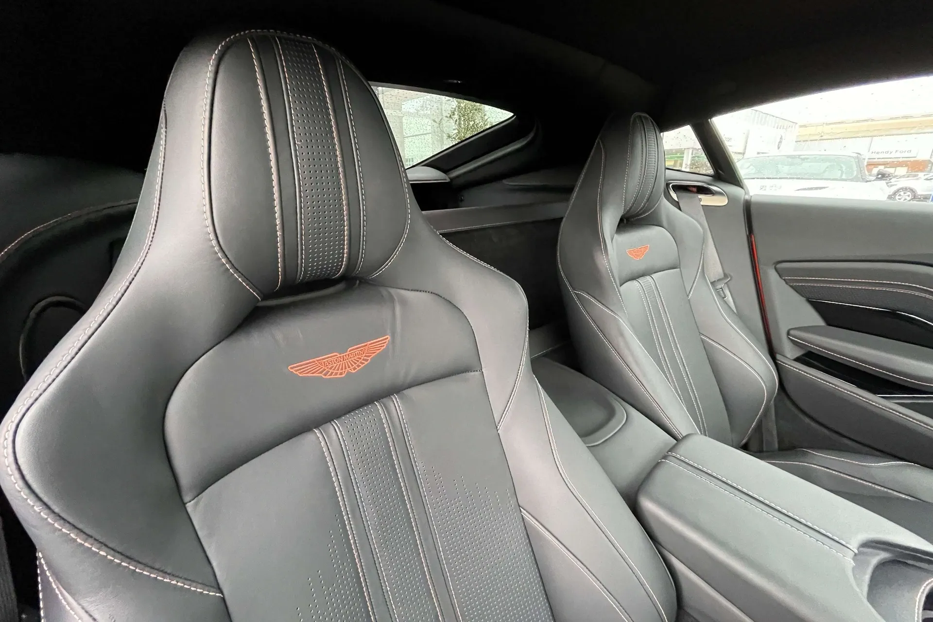 Aston Martin Vantage thumbnail image number 21