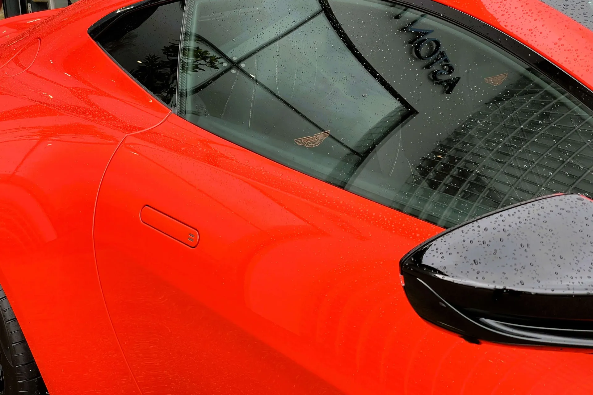 Aston Martin Vantage thumbnail image number 11