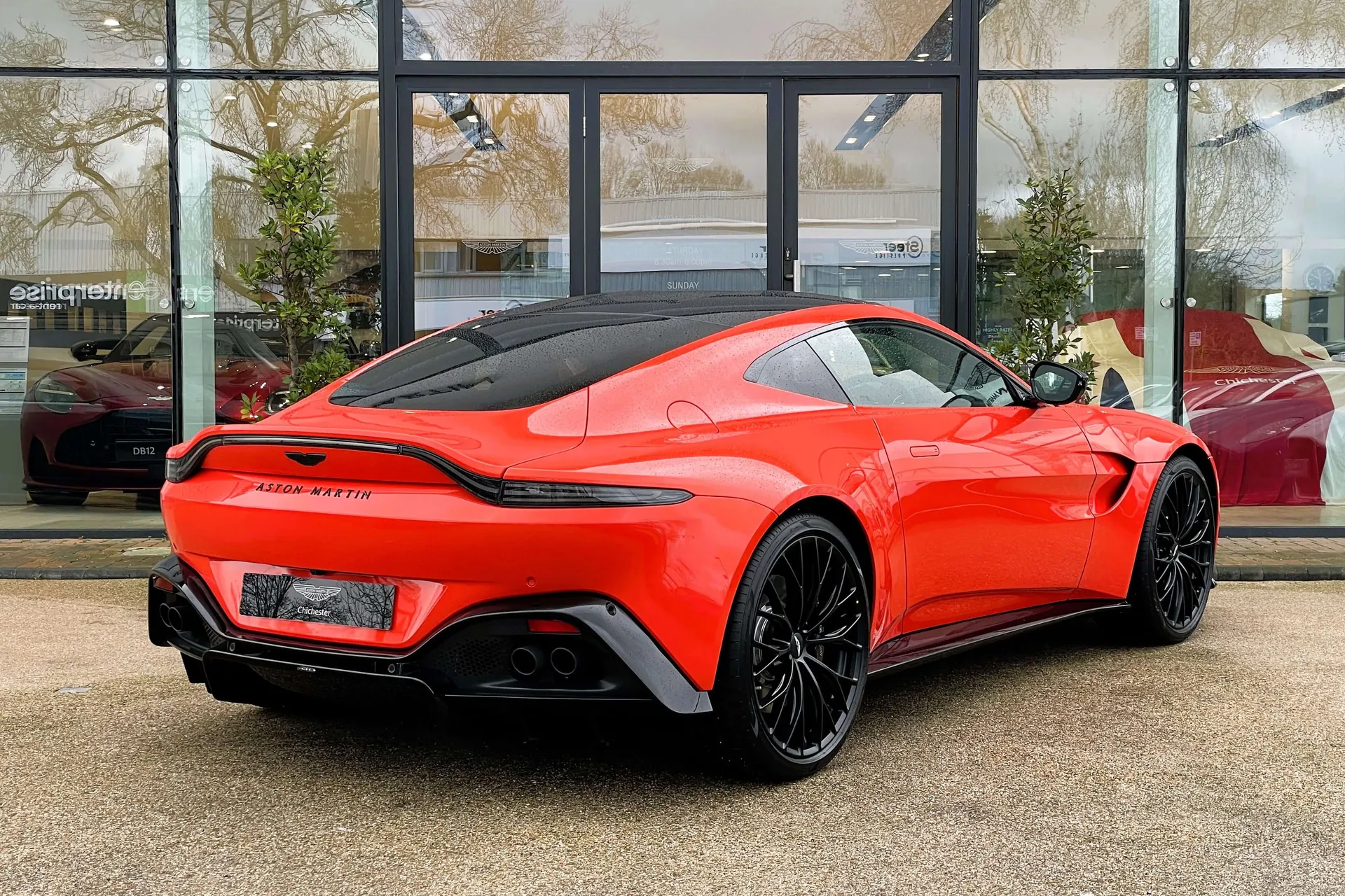 Aston Martin Vantage thumbnail image number 6