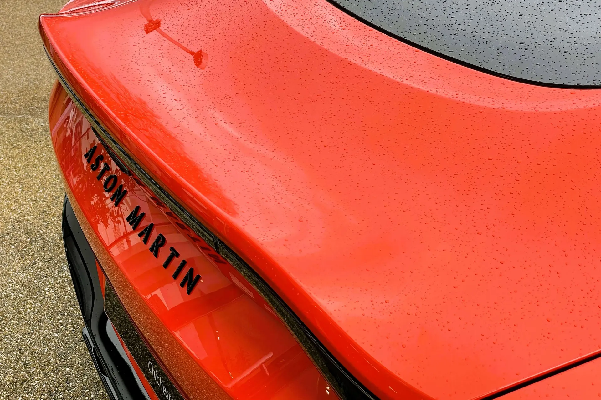 Aston Martin Vantage thumbnail image number 12