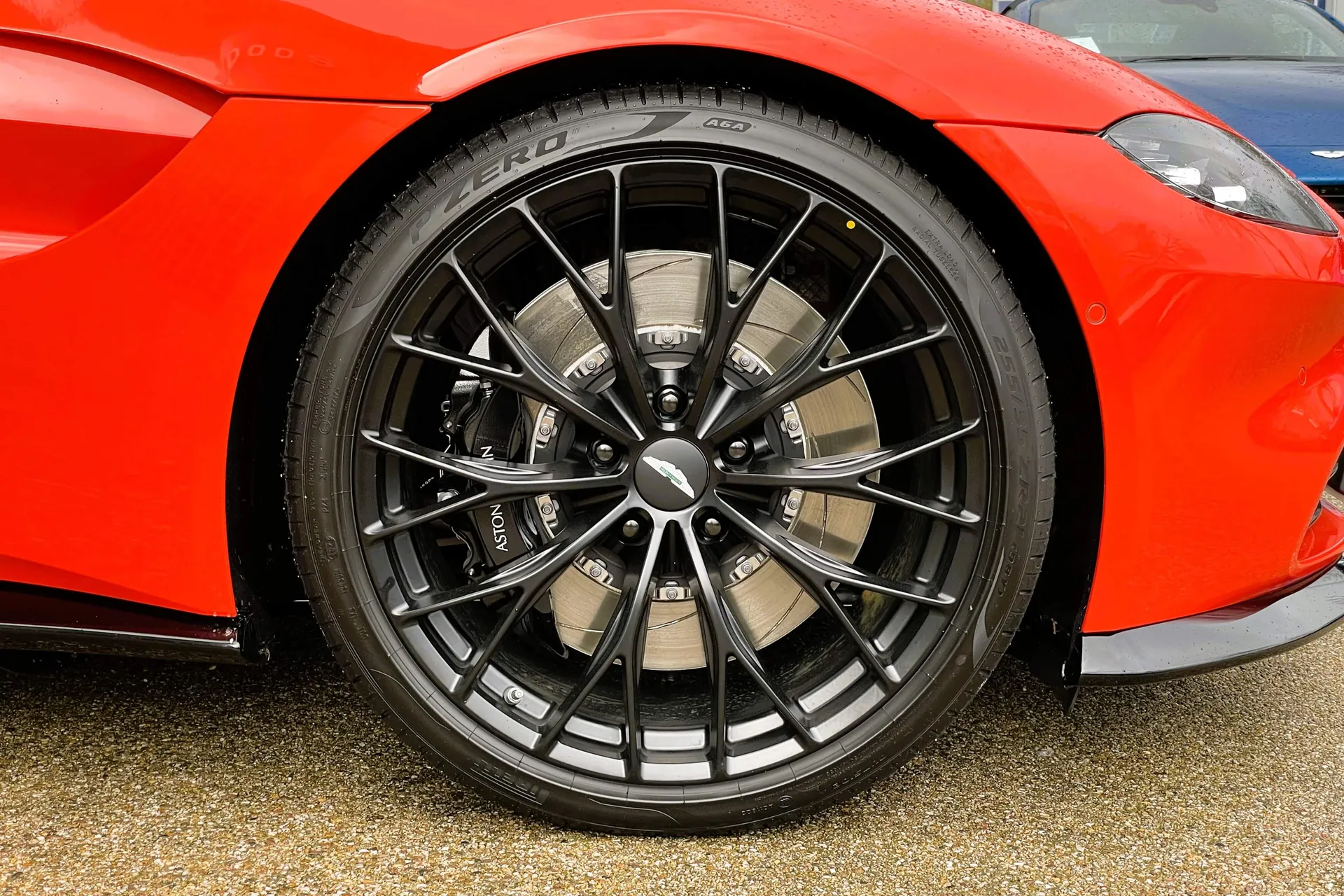 Aston Martin Vantage thumbnail image number 10