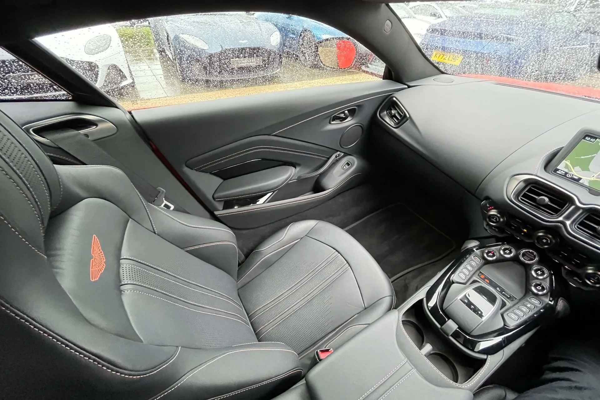 Aston Martin Vantage thumbnail image number 37