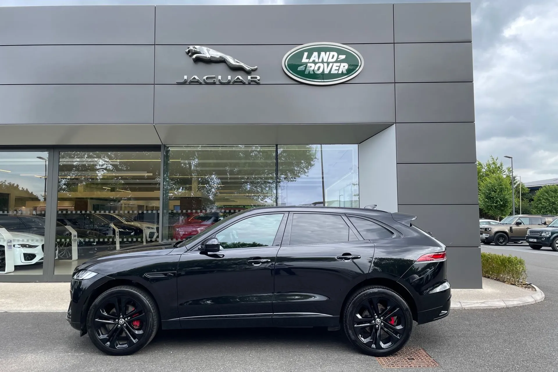 Jaguar F-PACE thumbnail image number 26