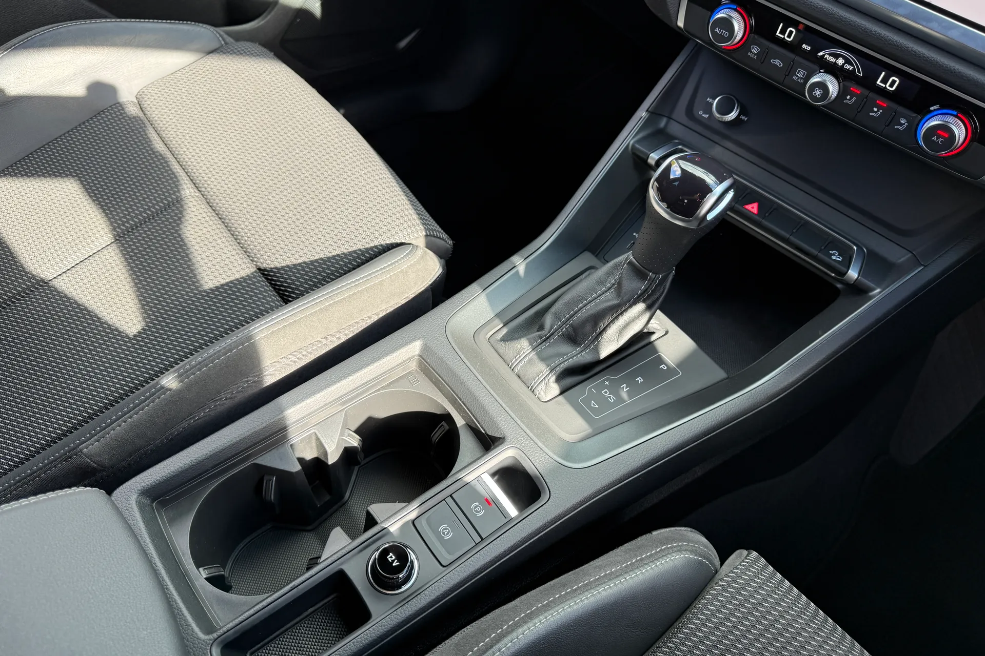 Audi Q3 thumbnail image number 38