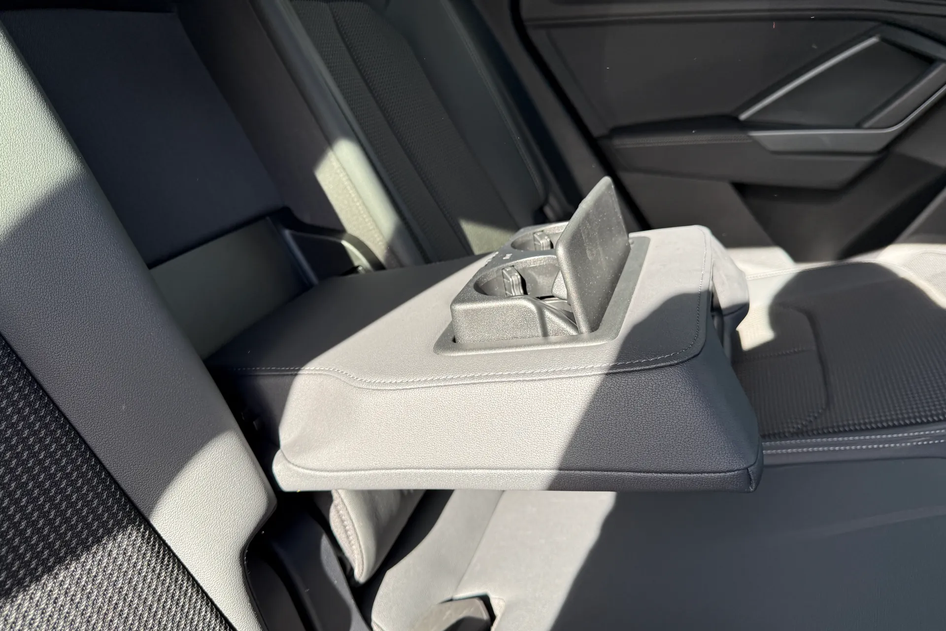 Audi Q3 thumbnail image number 44