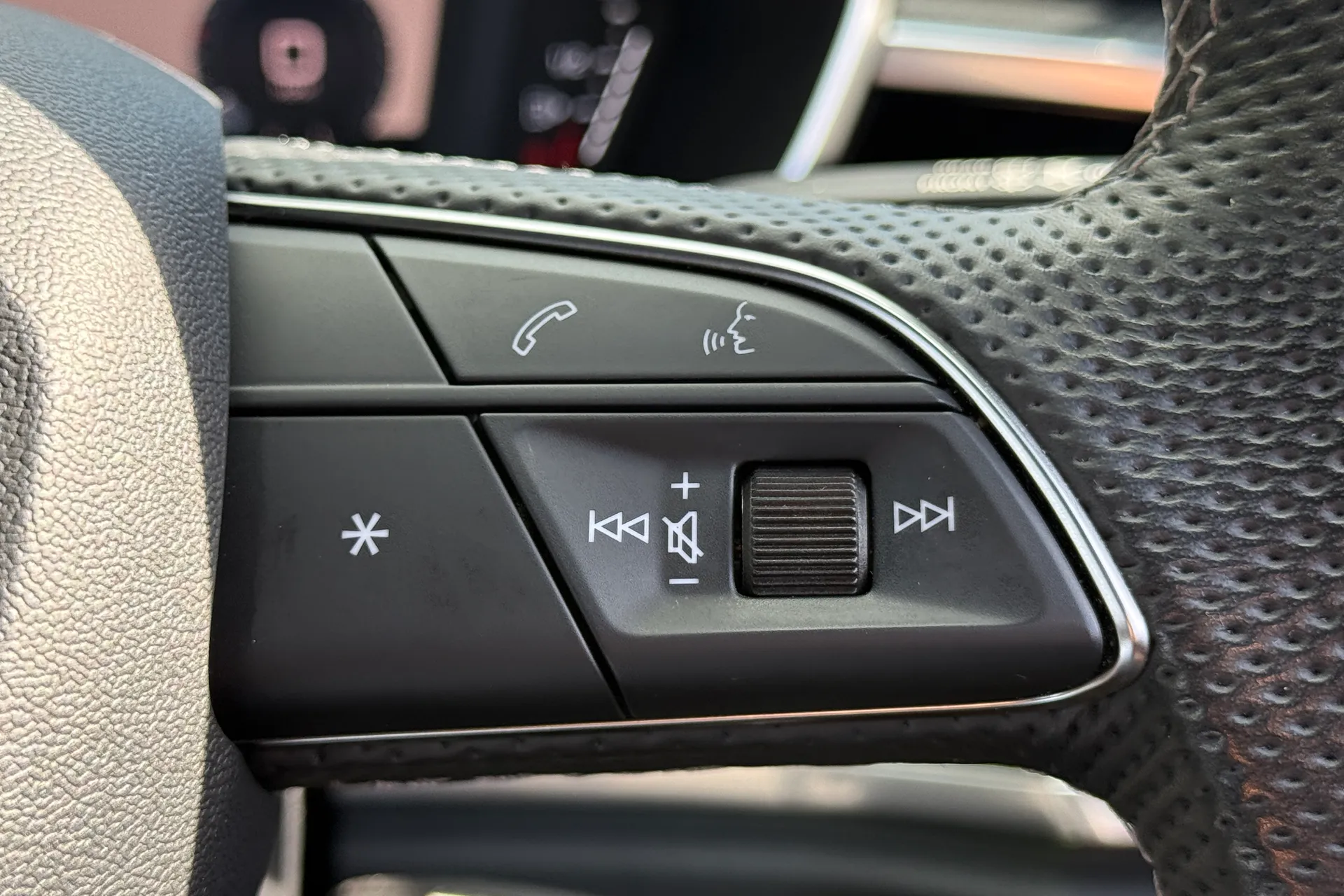 Audi Q3 thumbnail image number 20