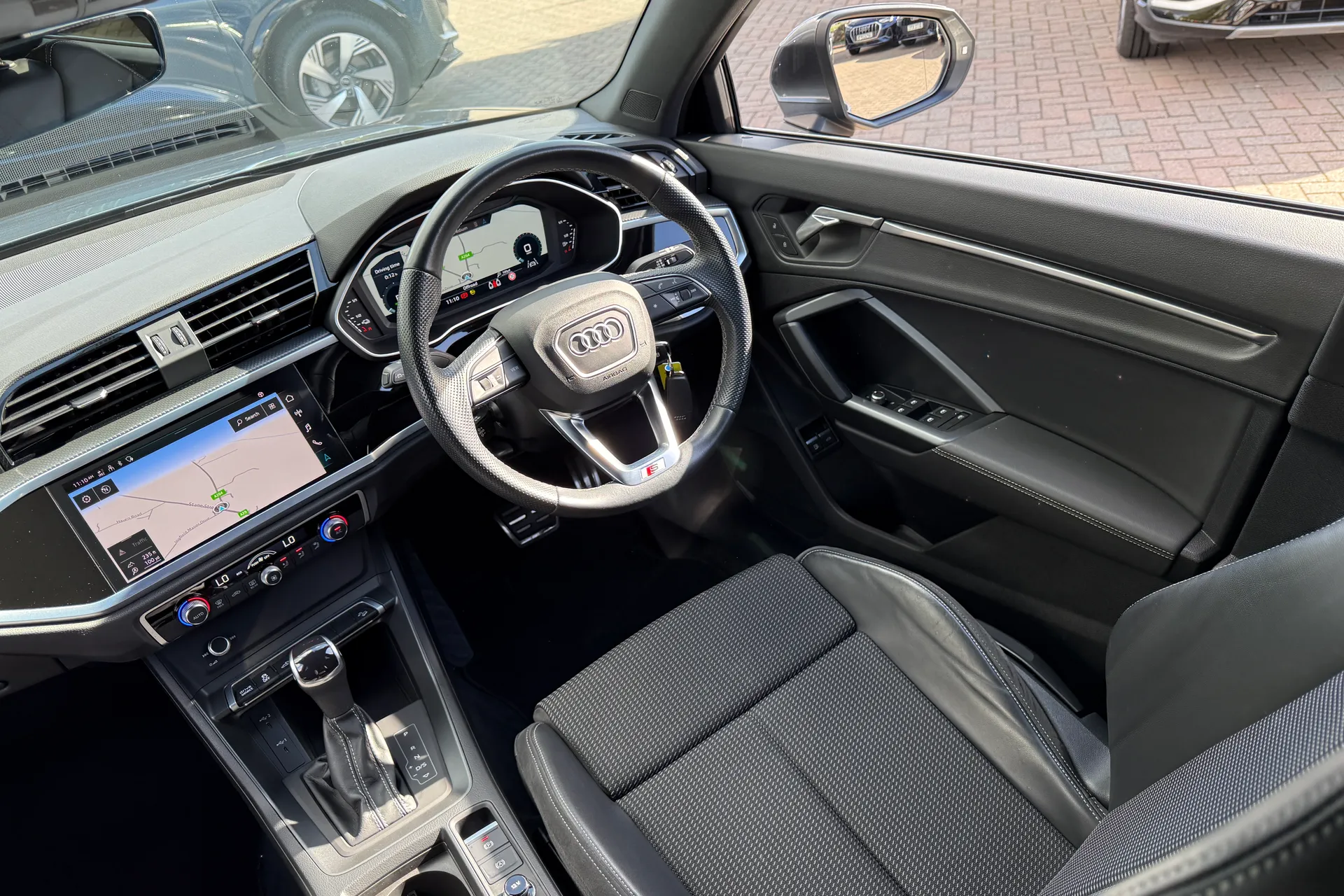 Audi Q3 thumbnail image number 40