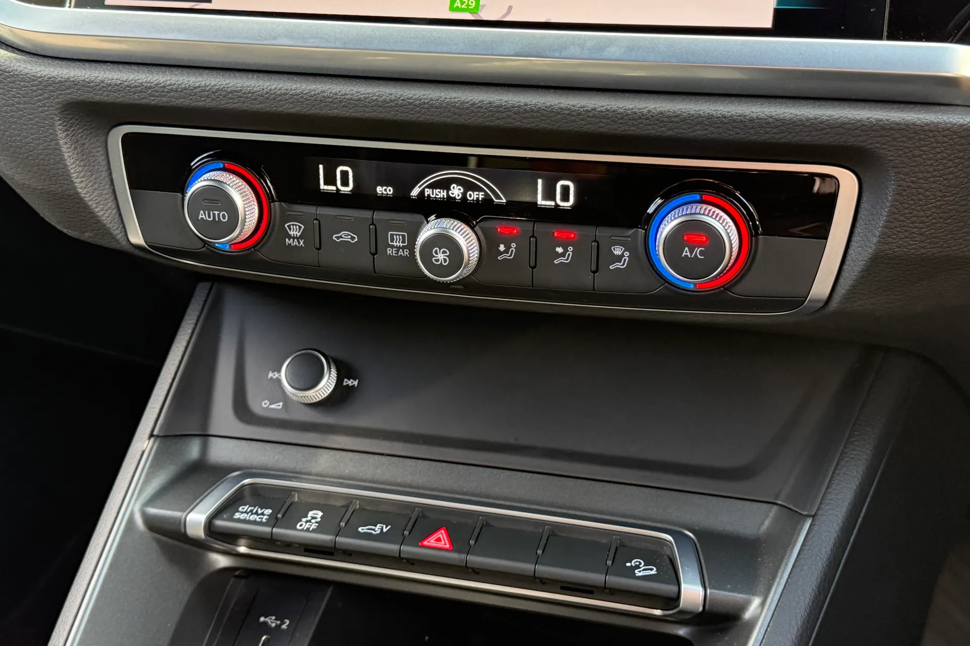 Audi Q3 thumbnail image number 15