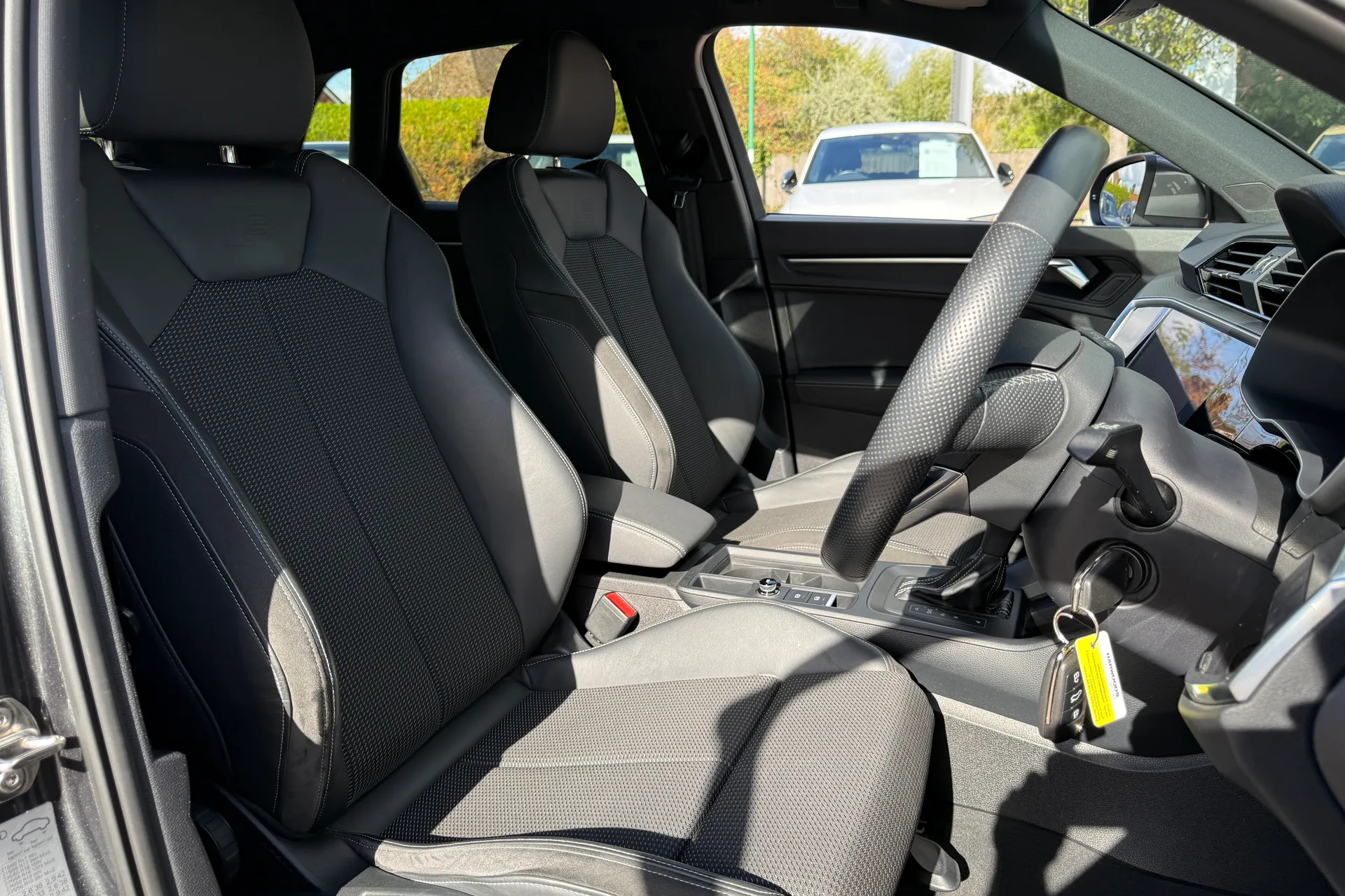 Audi Q3 thumbnail image number 25