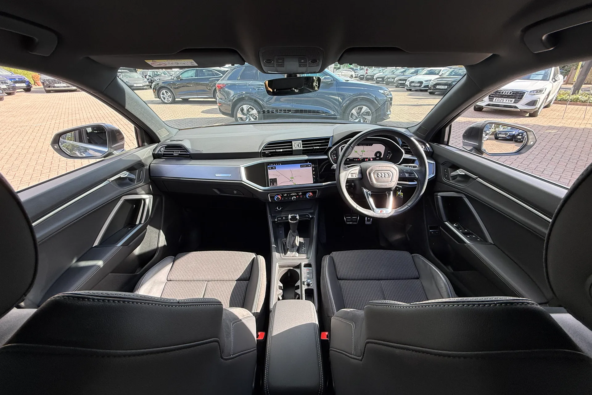 Audi Q3 thumbnail image number 3