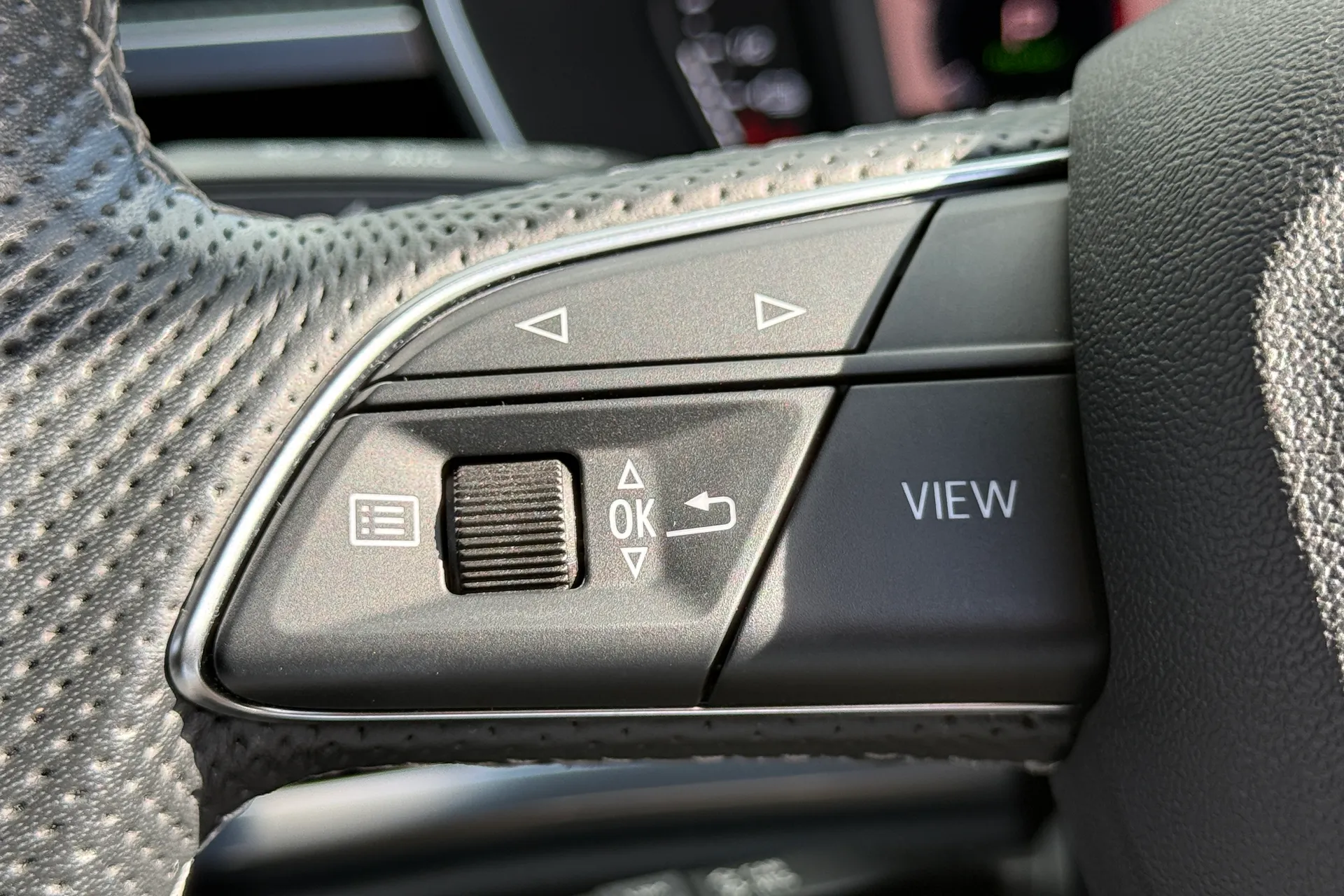 Audi Q3 thumbnail image number 19