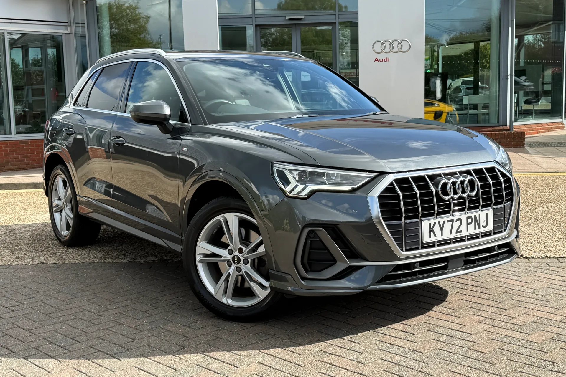 Audi Q3 thumbnail image number 22