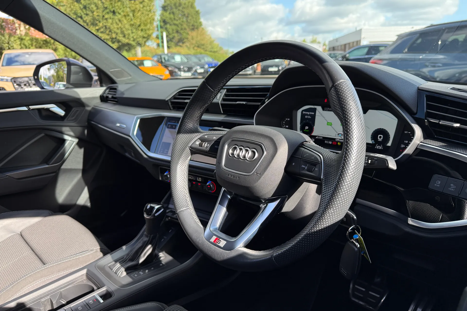 Audi Q3 thumbnail image number 26