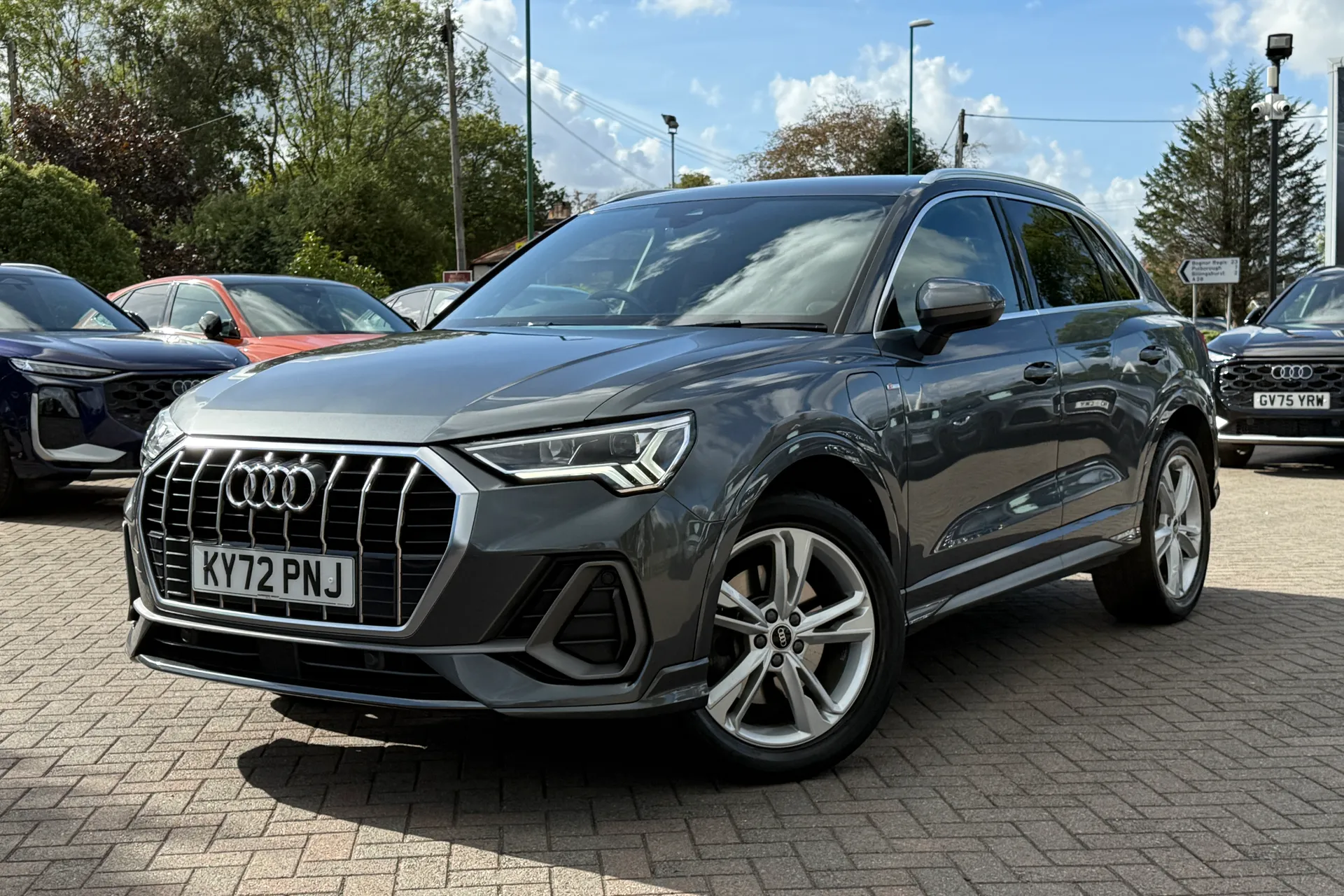 Audi Q3 thumbnail image number 24