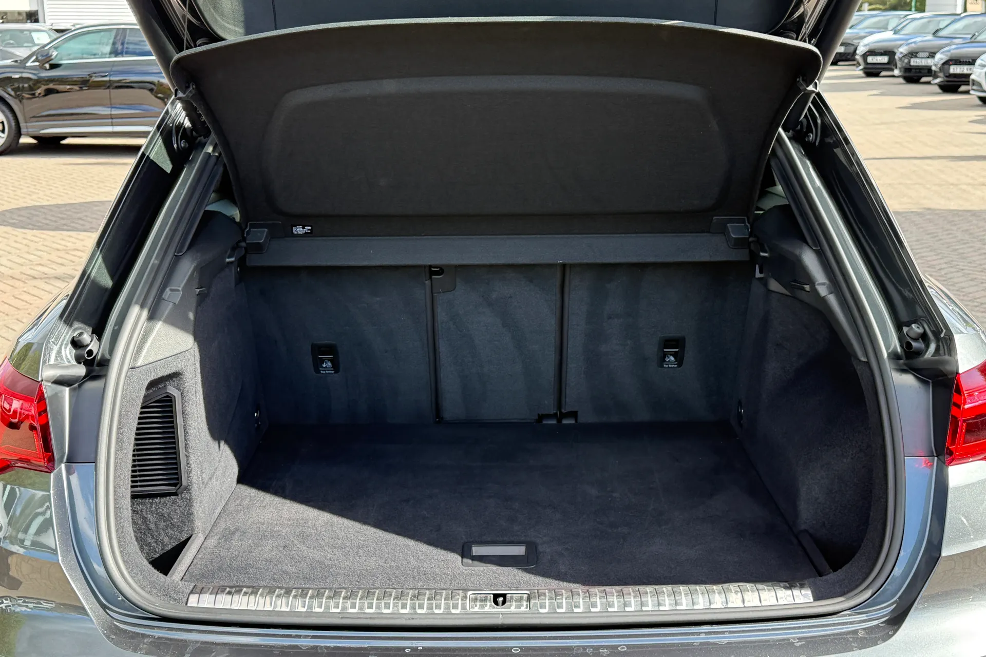 Audi Q3 thumbnail image number 33