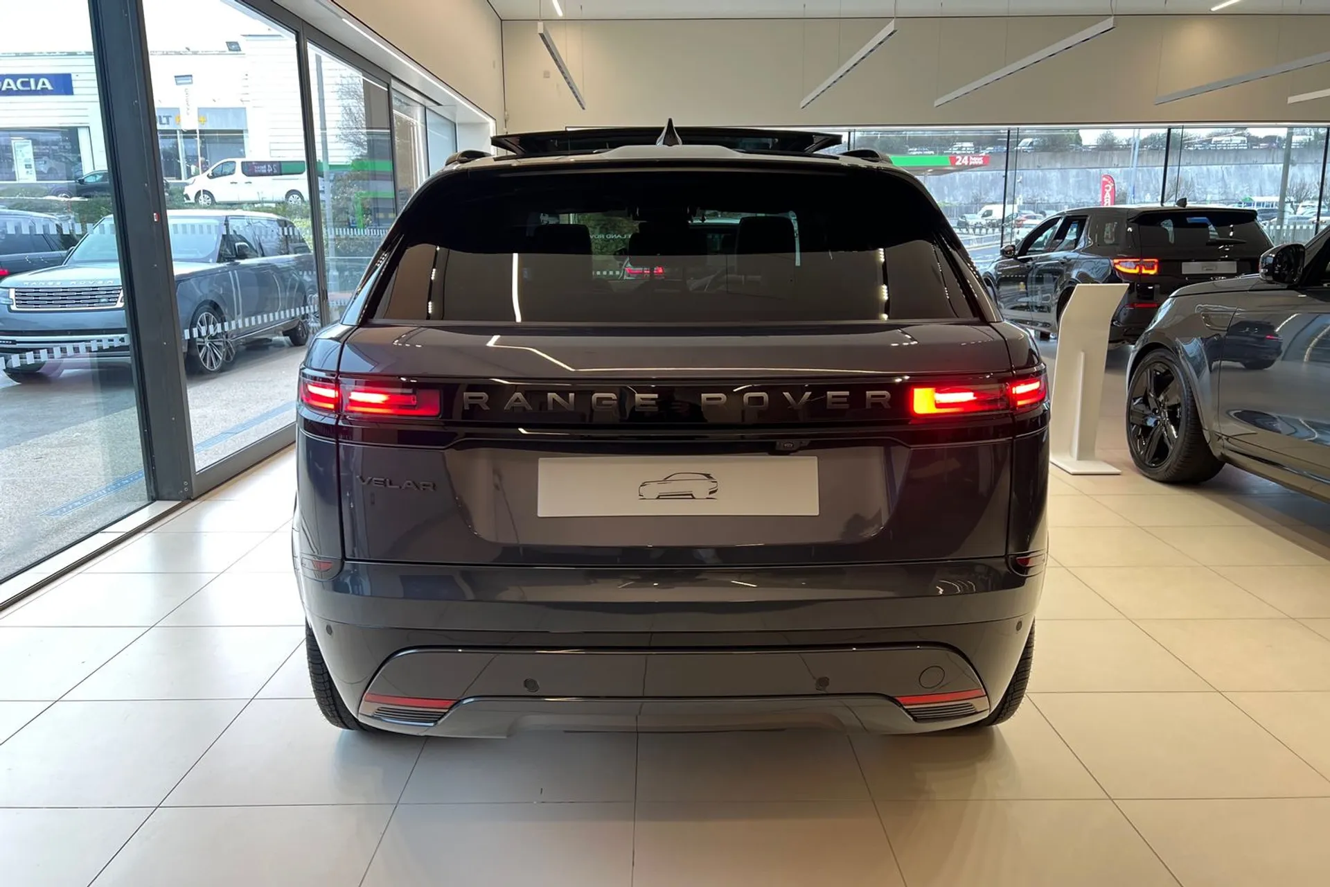 LAND ROVER RANGE ROVER VELAR thumbnail image number 12