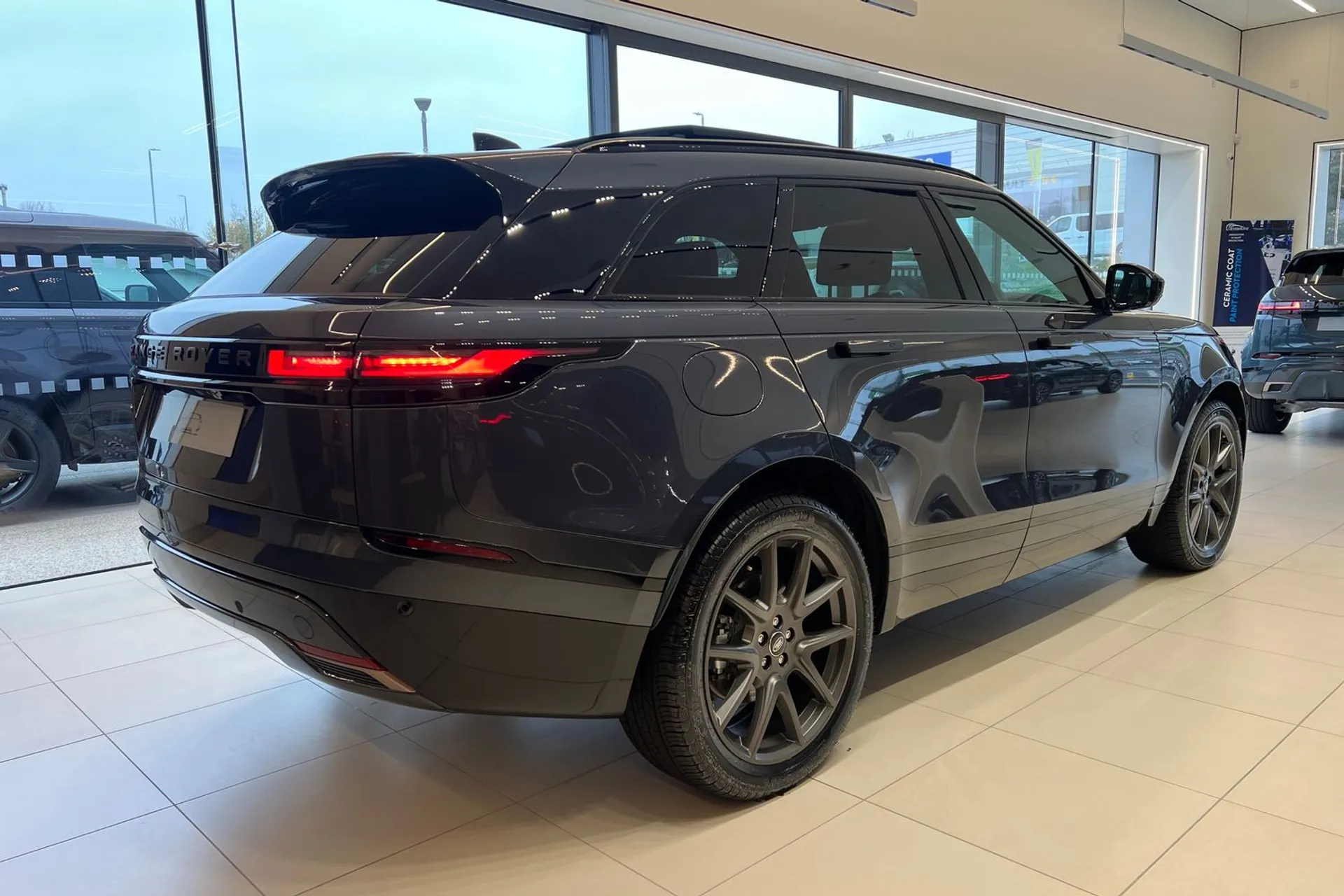 LAND ROVER RANGE ROVER VELAR thumbnail image number 11