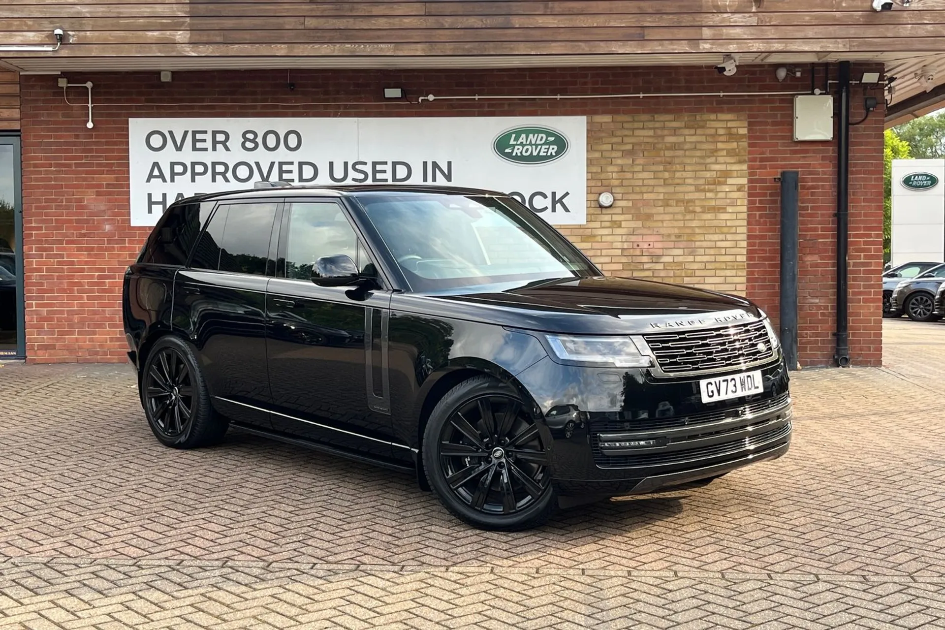 LAND ROVER RANGE ROVER focused image