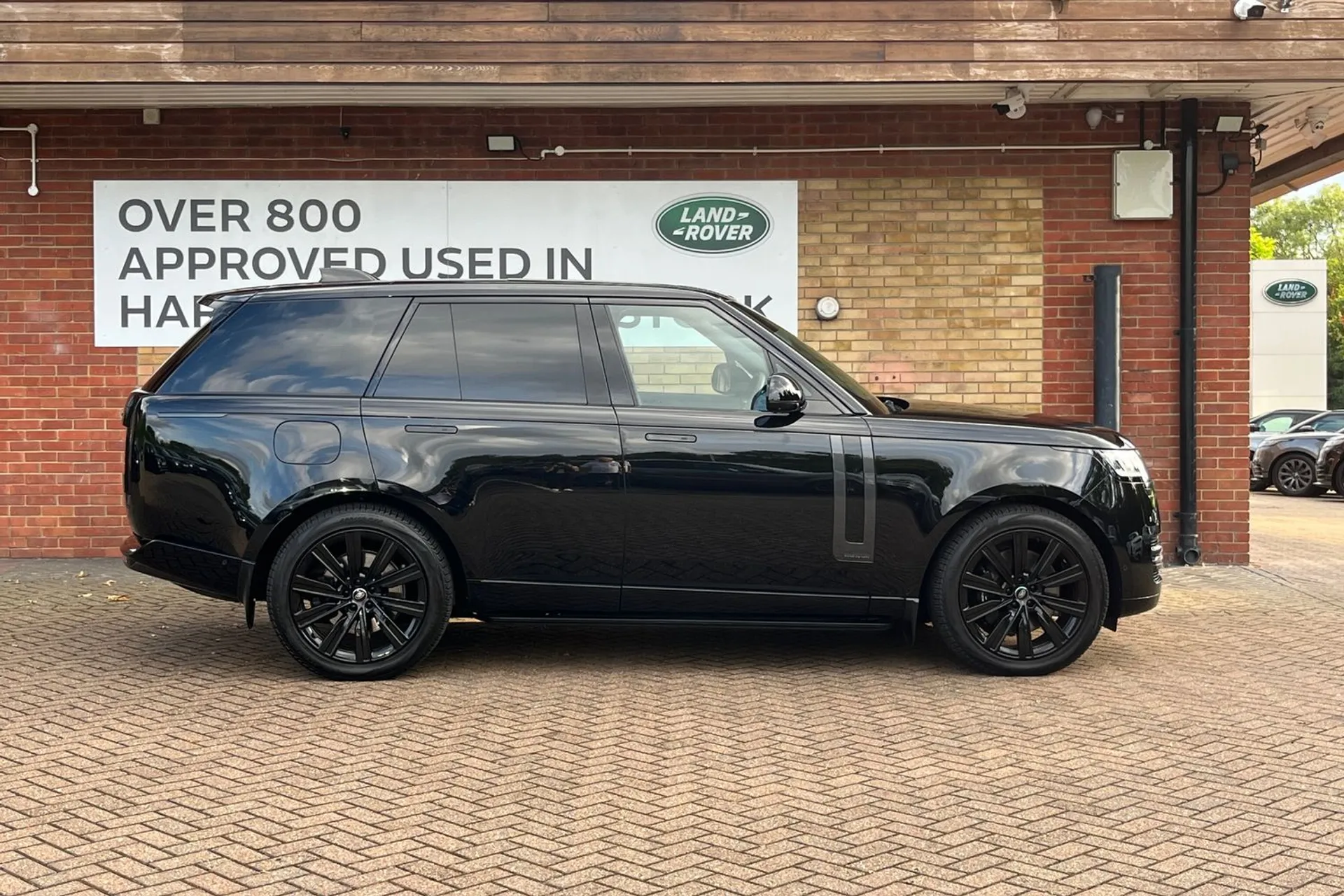 LAND ROVER RANGE ROVER thumbnail image number 2