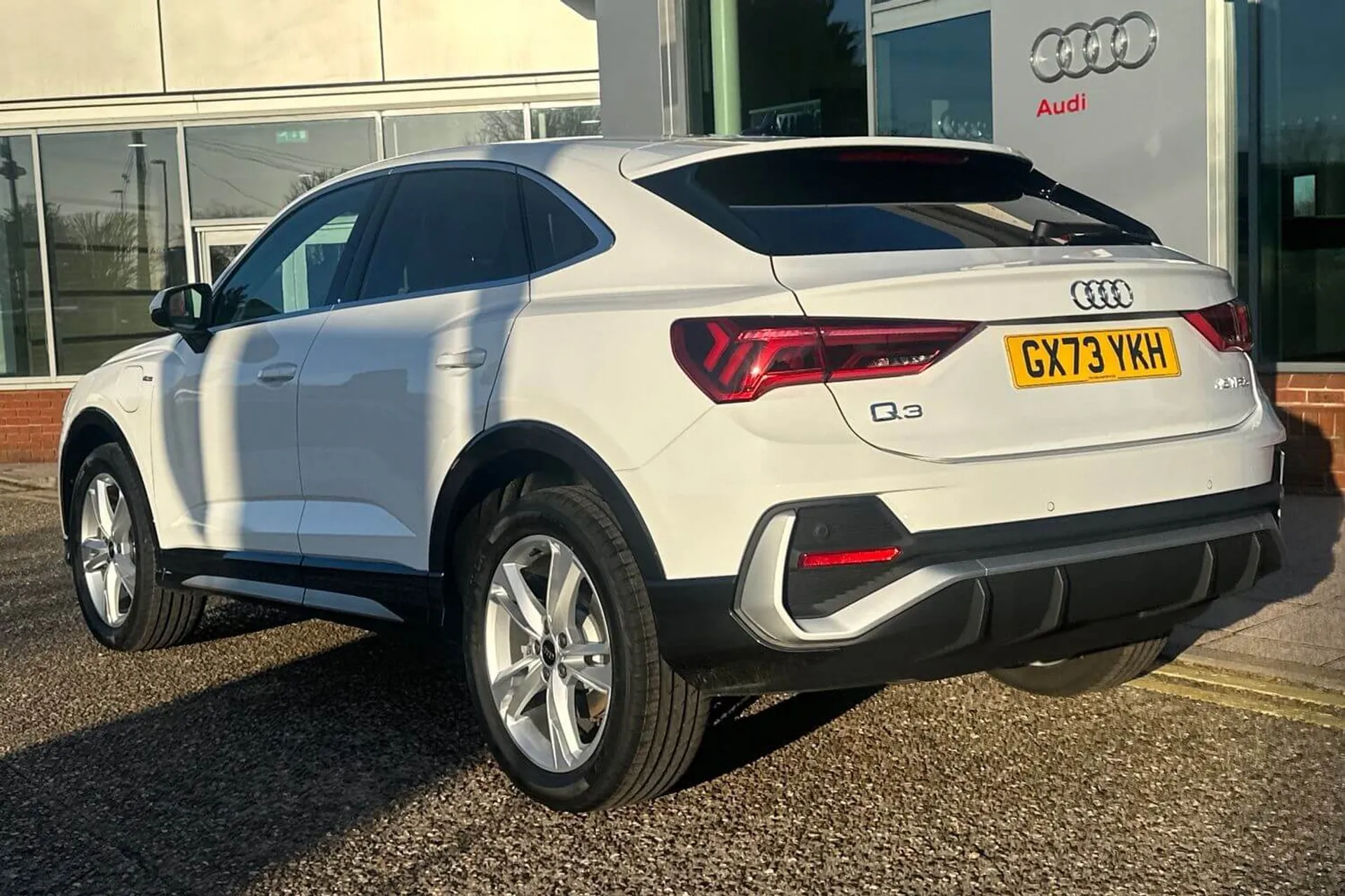 Audi Q3 thumbnail image number 7