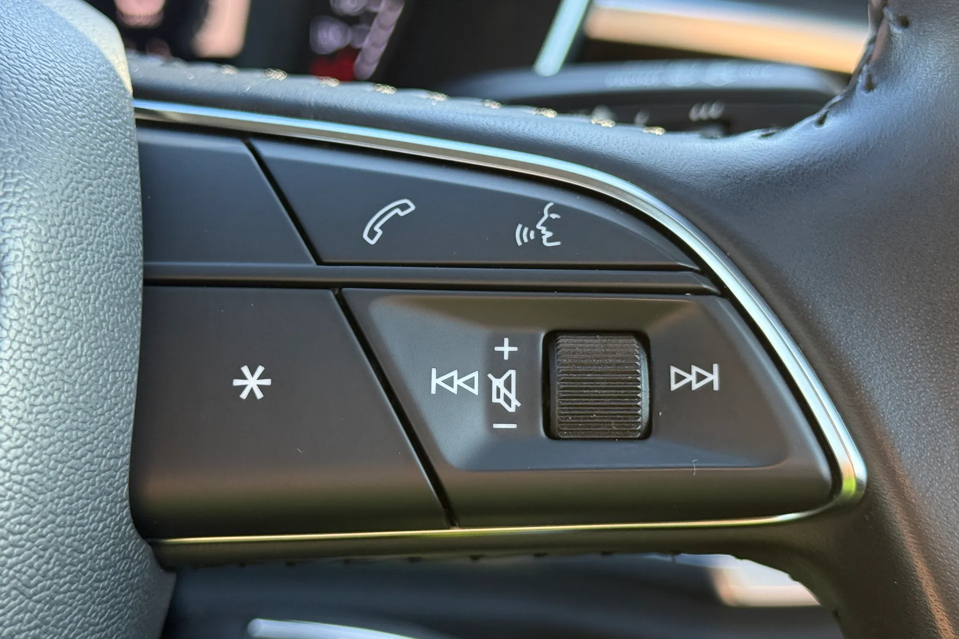 Audi Q3 thumbnail image number 18