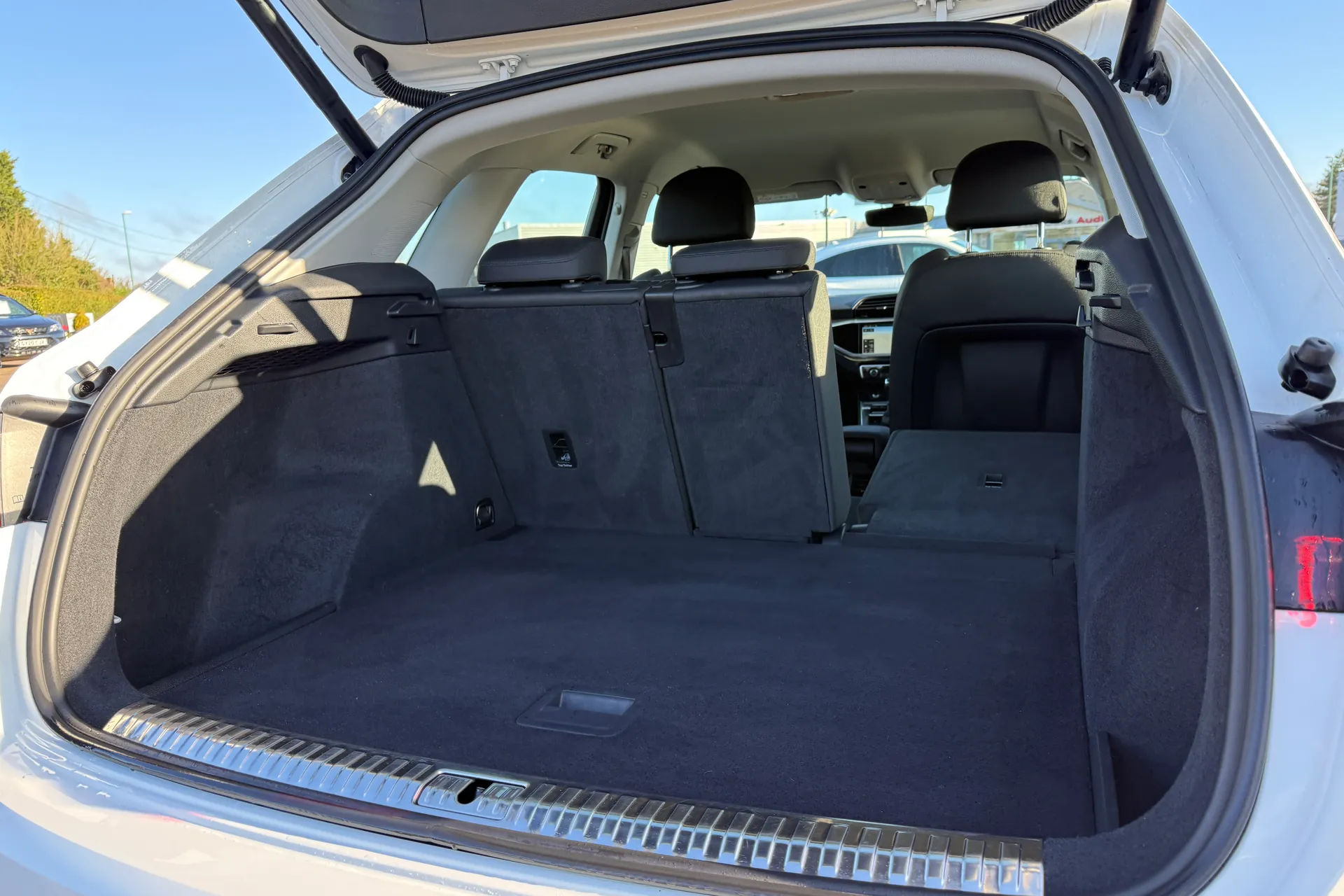 Audi Q3 thumbnail image number 31