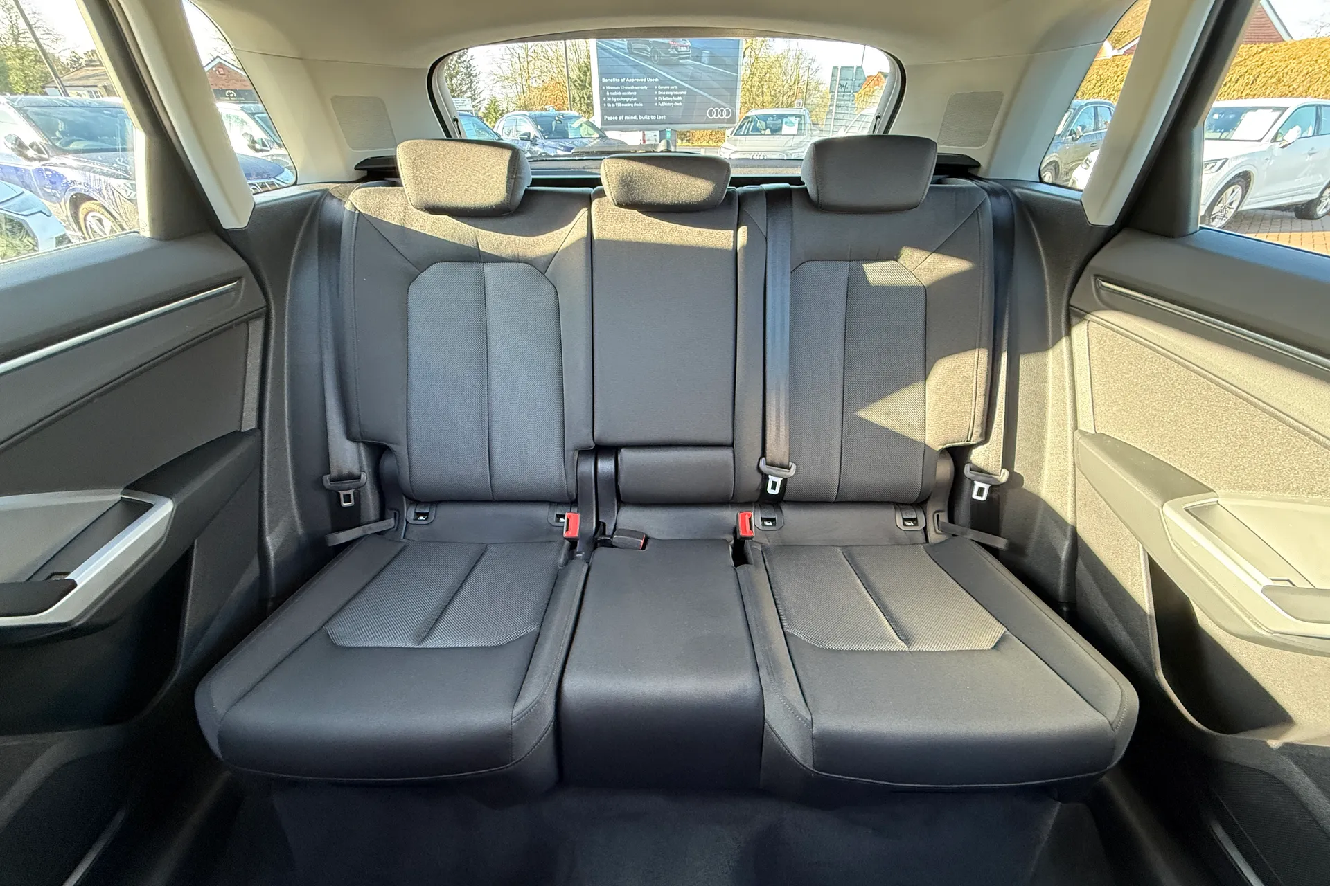 Audi Q3 thumbnail image number 33