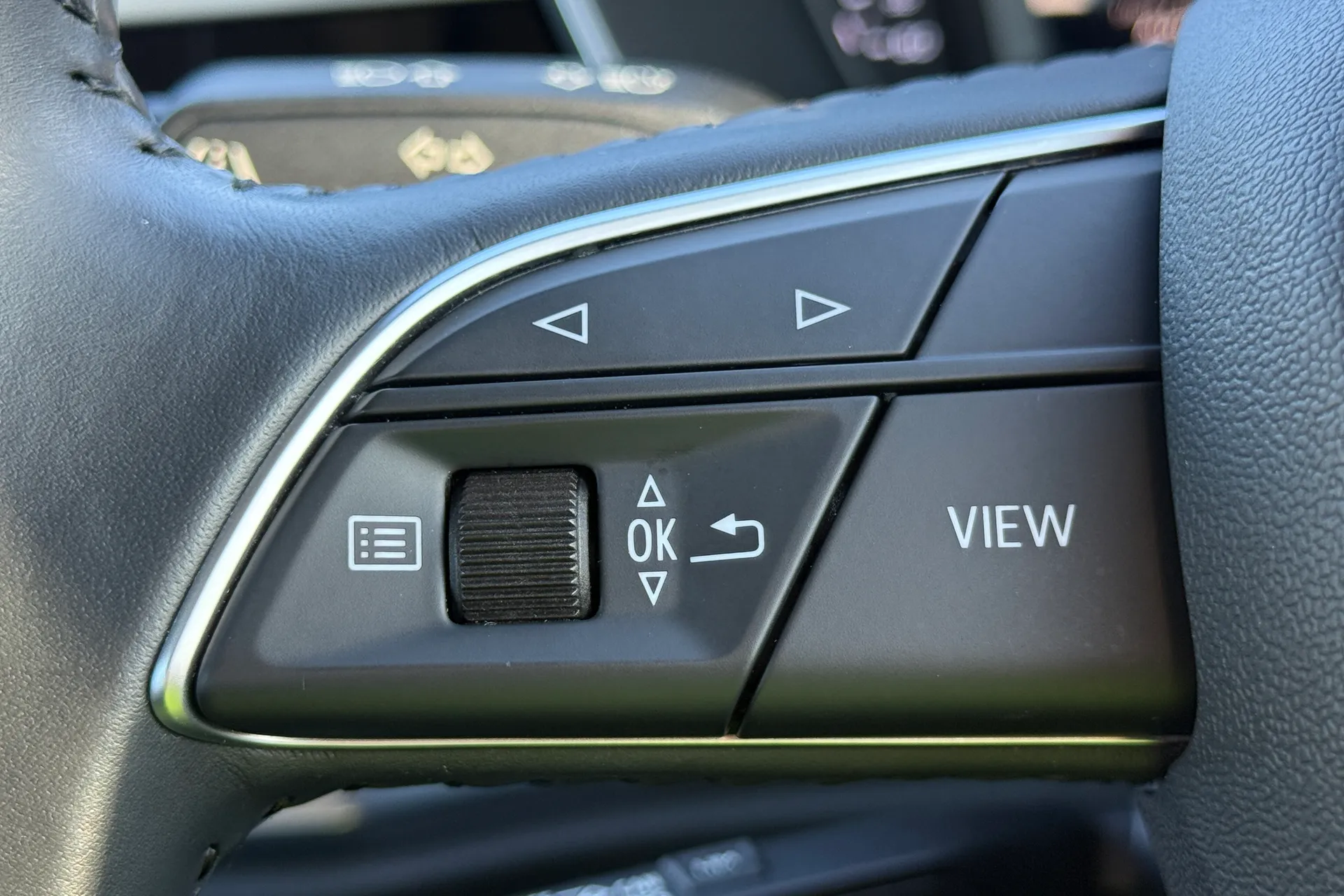 Audi Q3 thumbnail image number 17