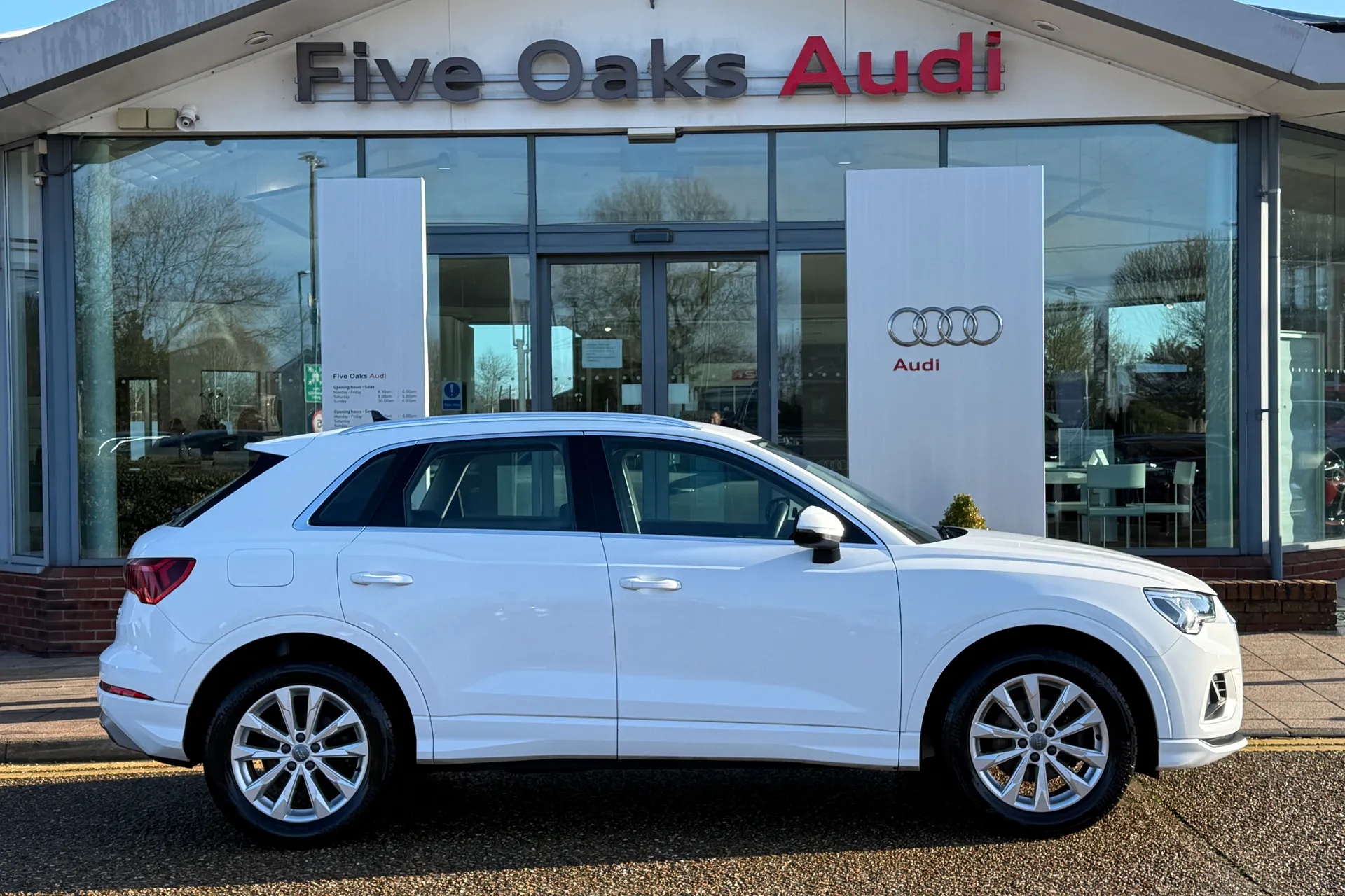 Audi Q3 thumbnail image number 2