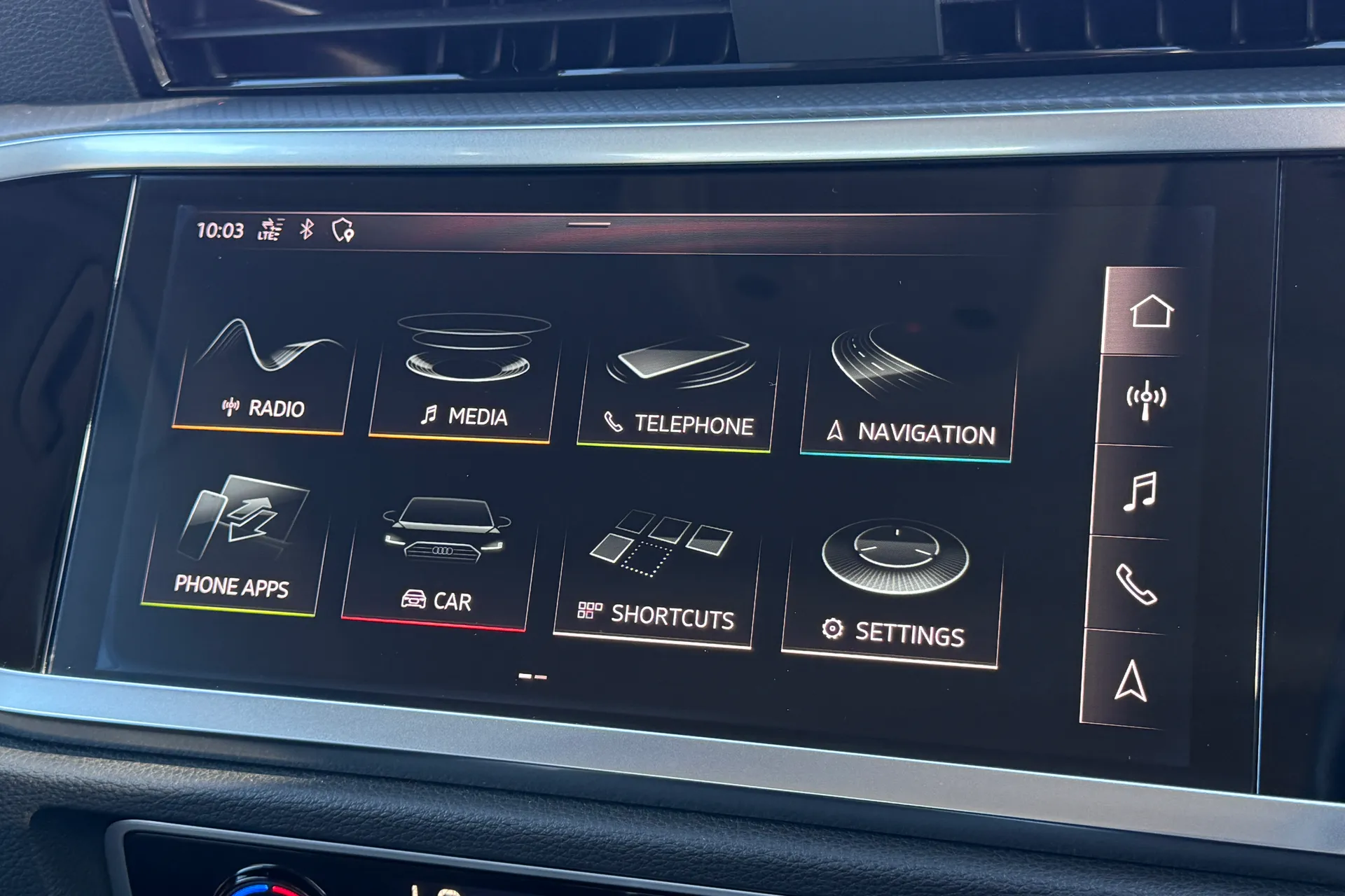 Audi Q3 thumbnail image number 10