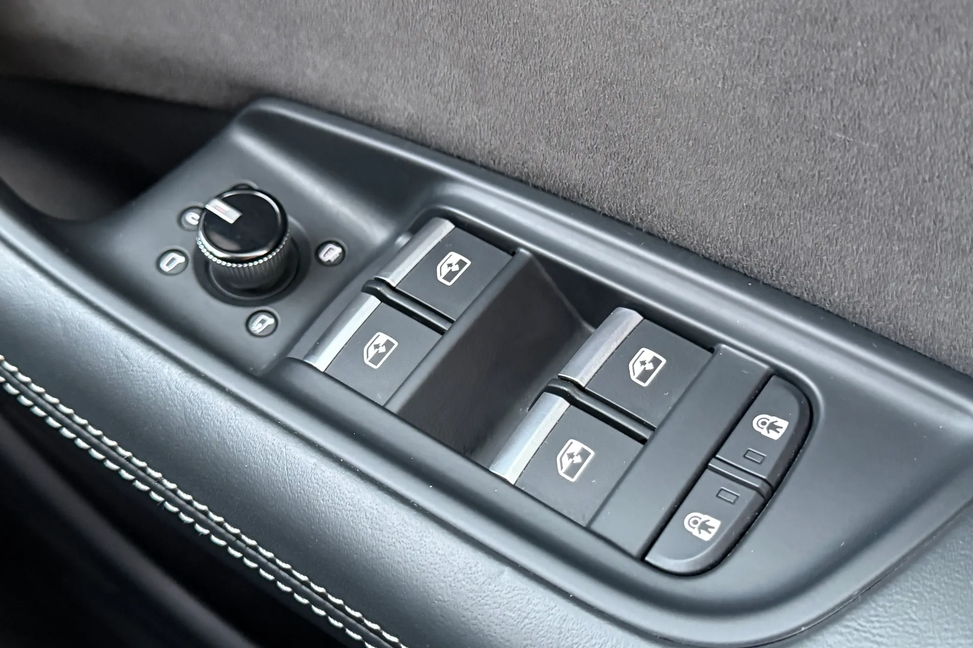 Audi Q8 thumbnail image number 25