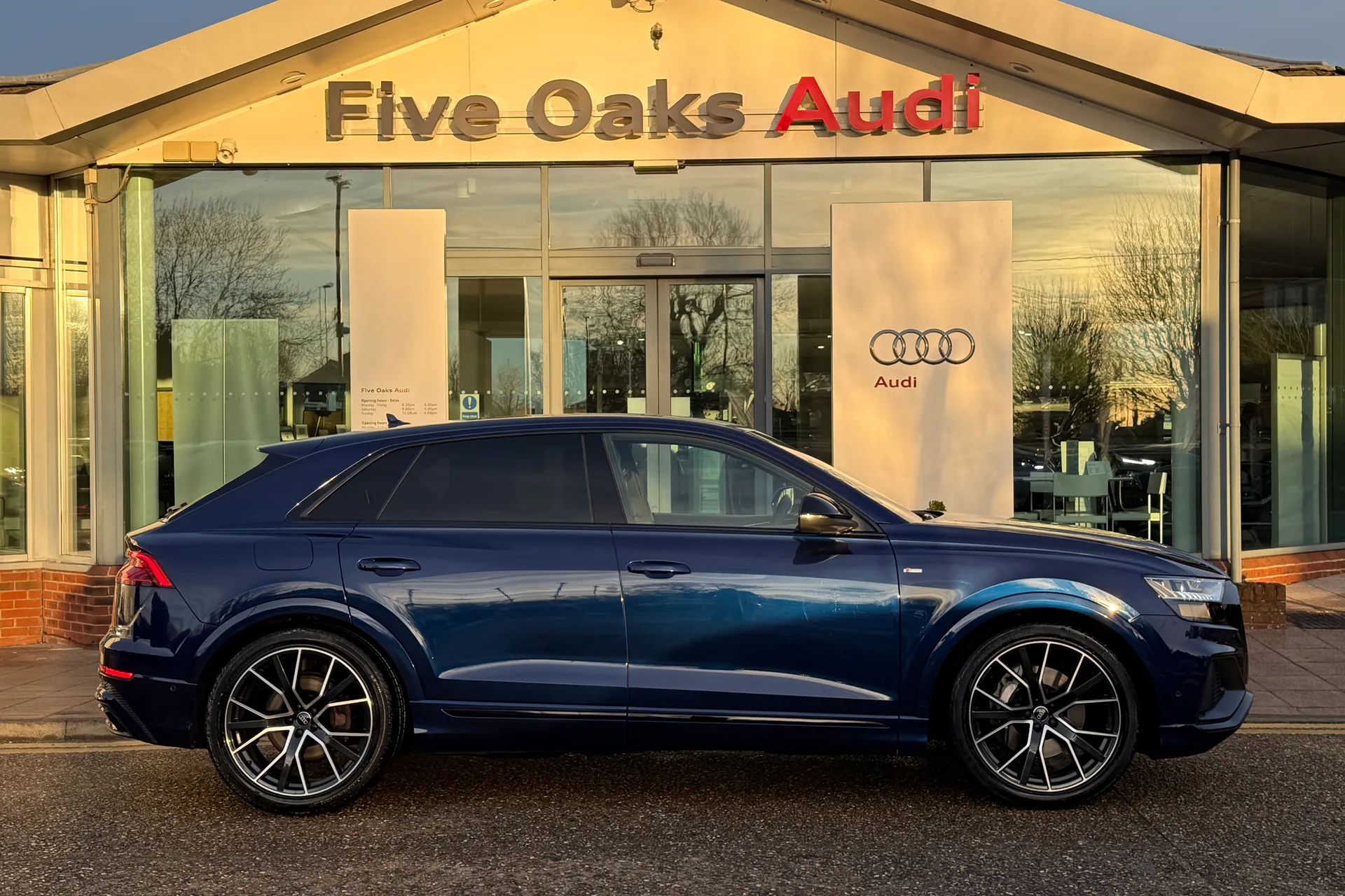 Audi Q8 thumbnail image number 2