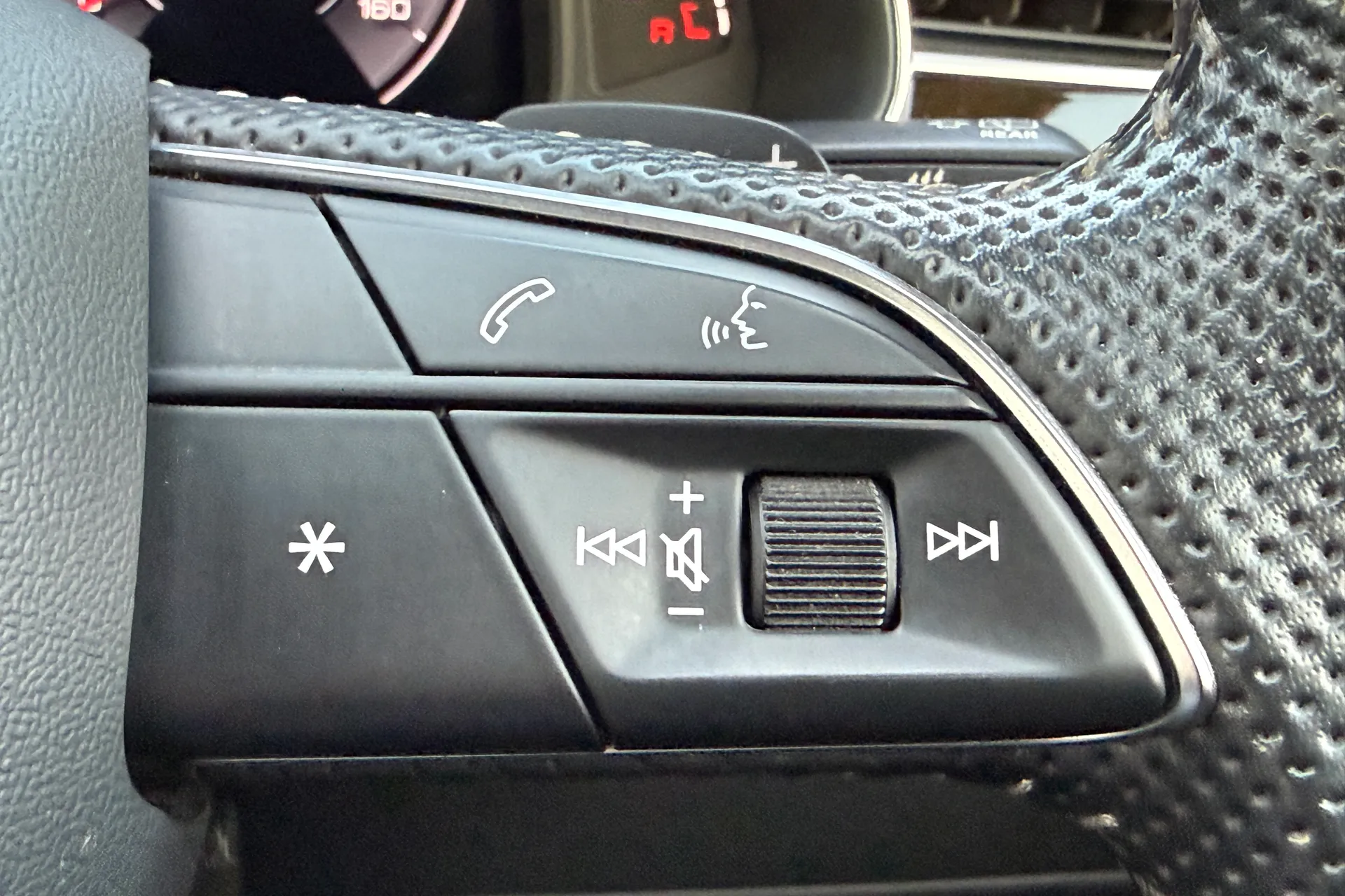 Audi Q8 thumbnail image number 28