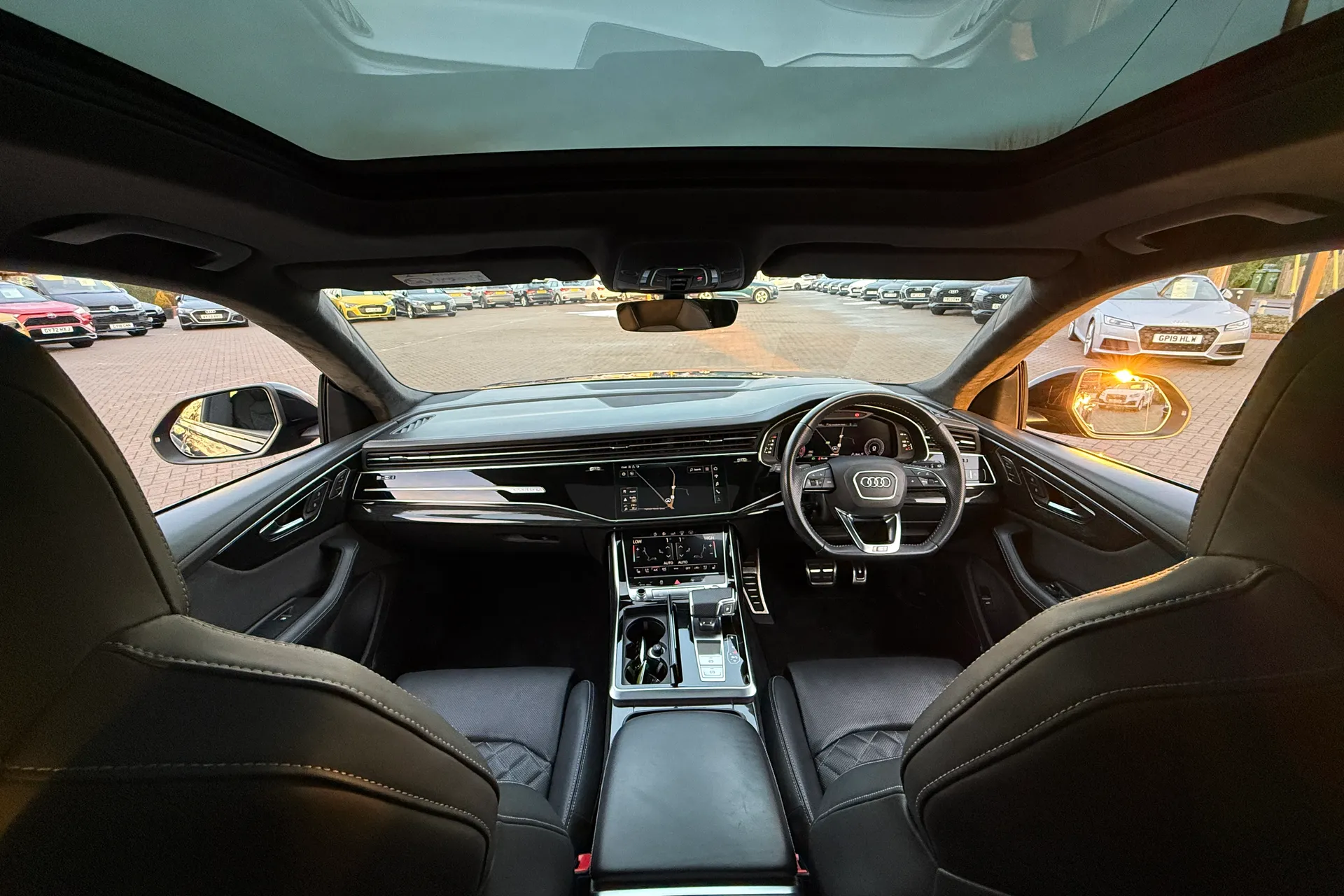 Audi Q8 thumbnail image number 3