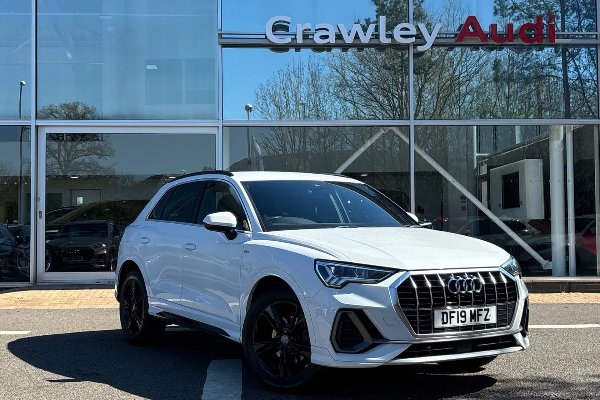 Audi Q3 focused image