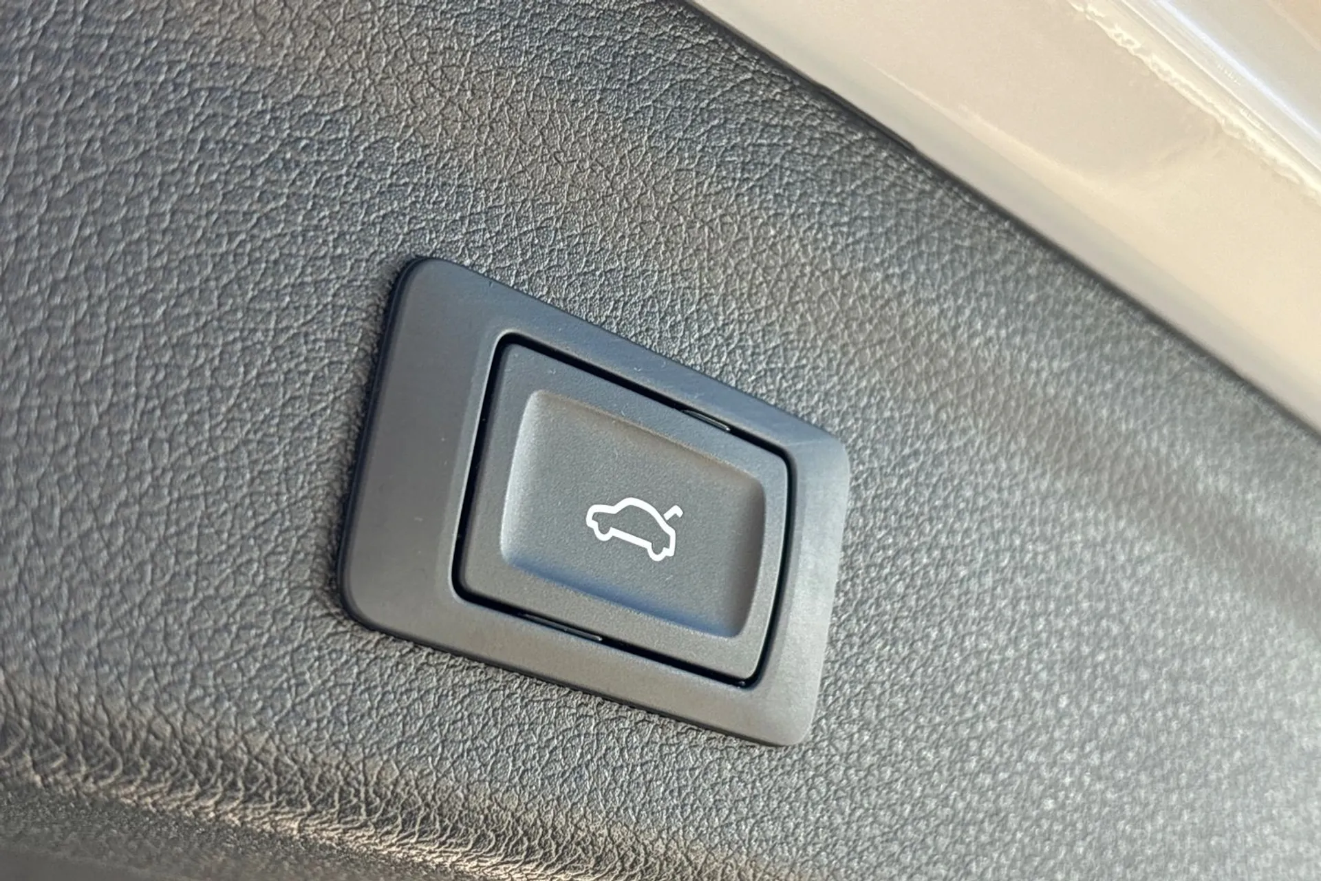 Audi Q3 thumbnail image number 19