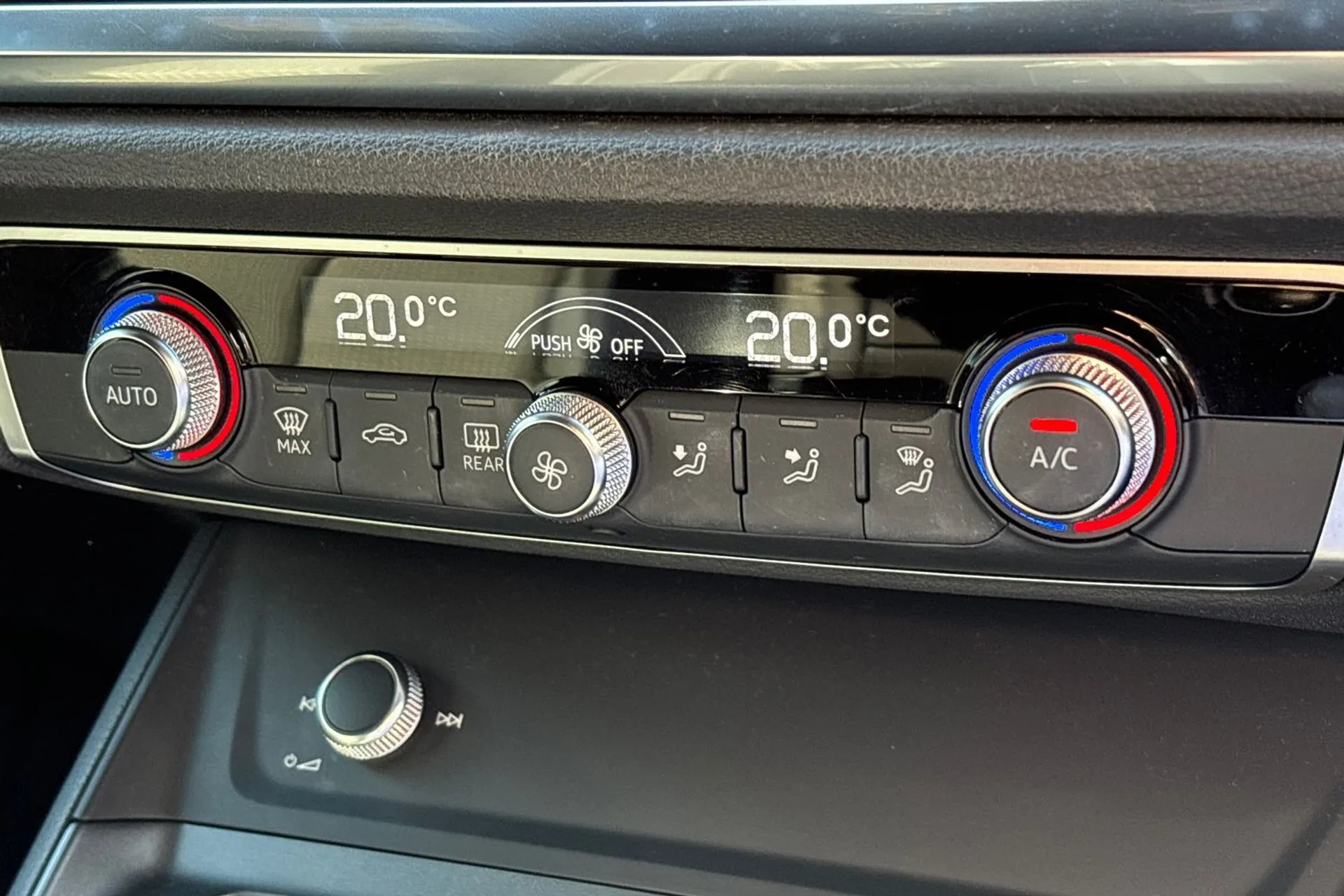 Audi Q3 thumbnail image number 39