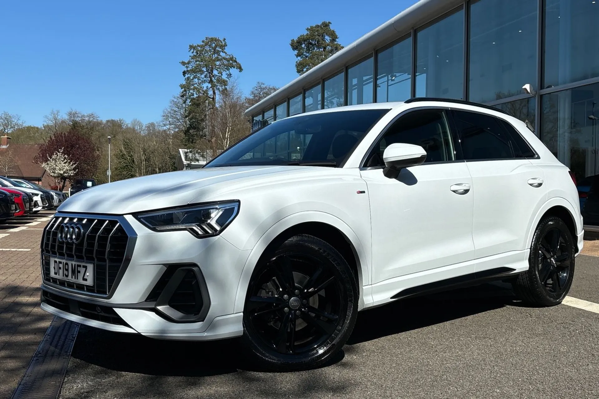 Audi Q3 thumbnail image number 10