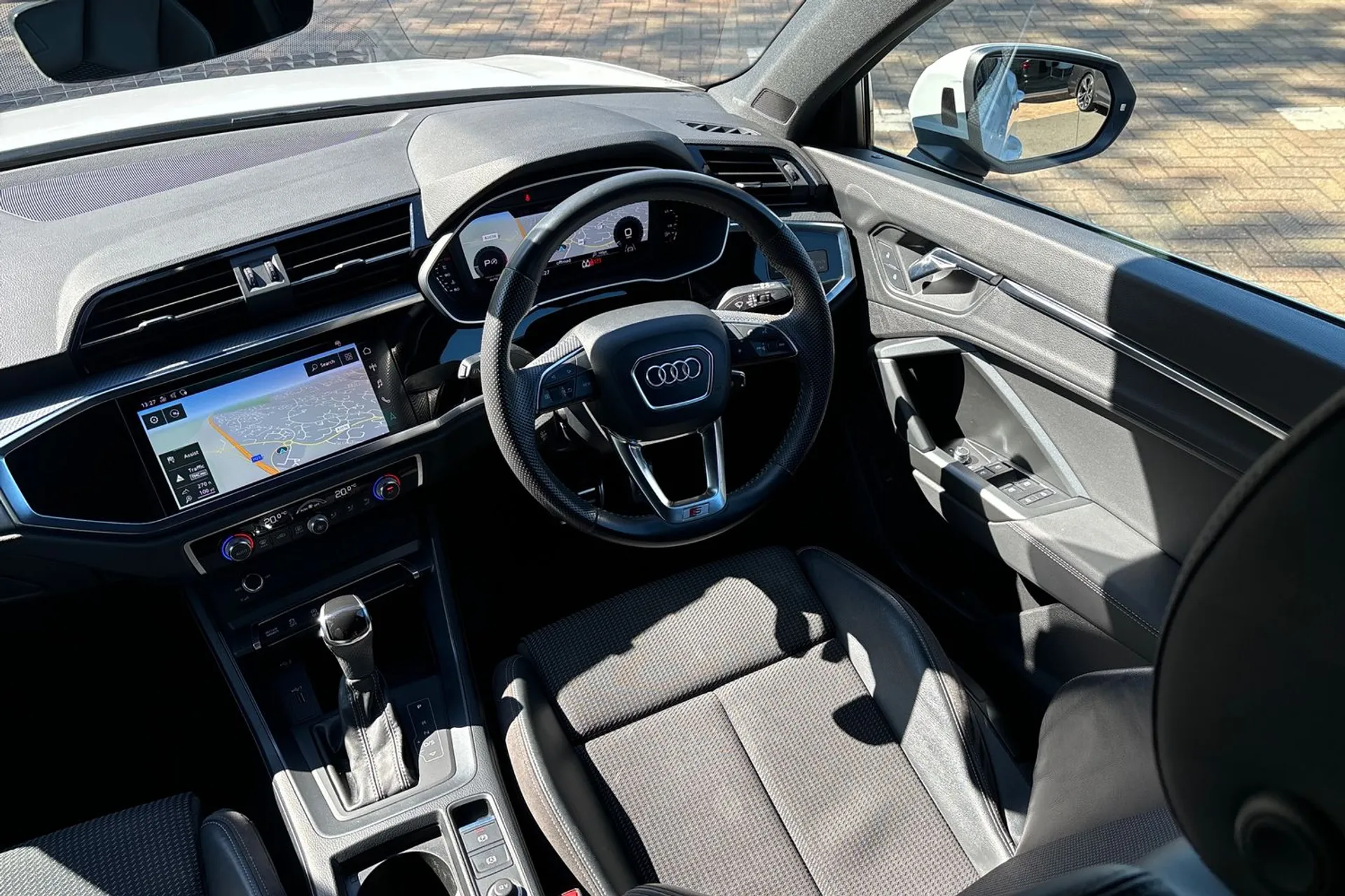 Audi Q3 thumbnail image number 33