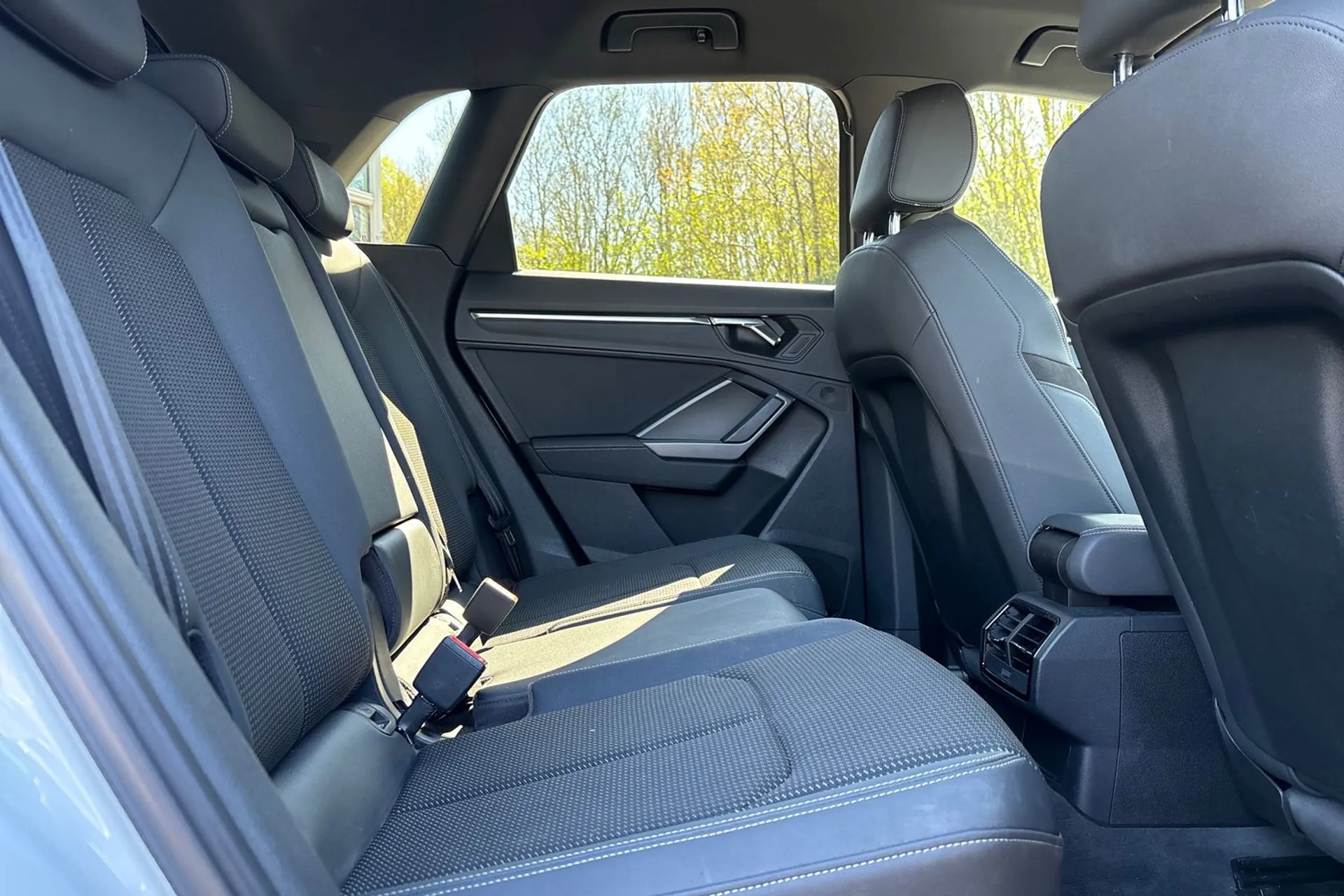 Audi Q3 thumbnail image number 21