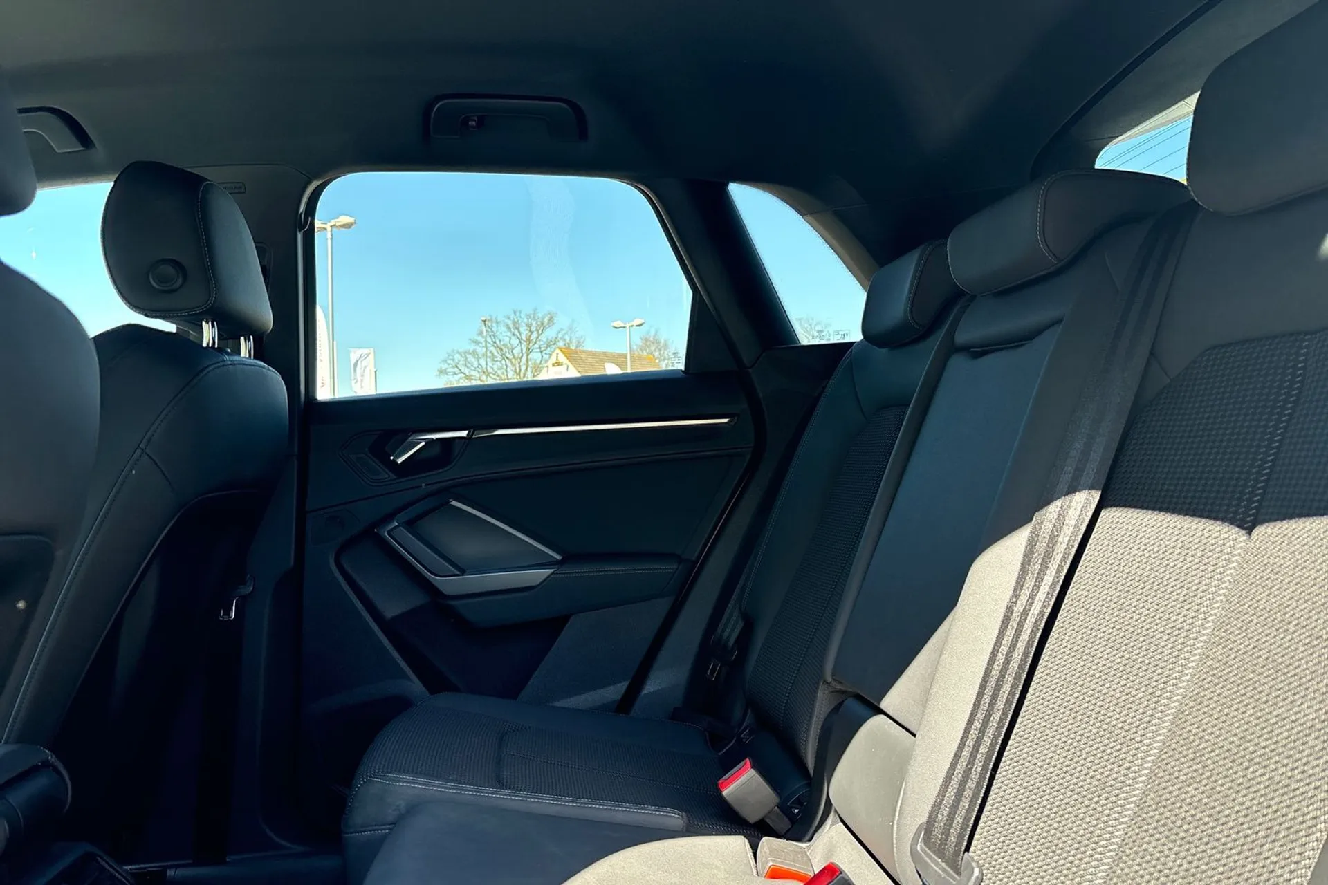 Audi Q3 thumbnail image number 29