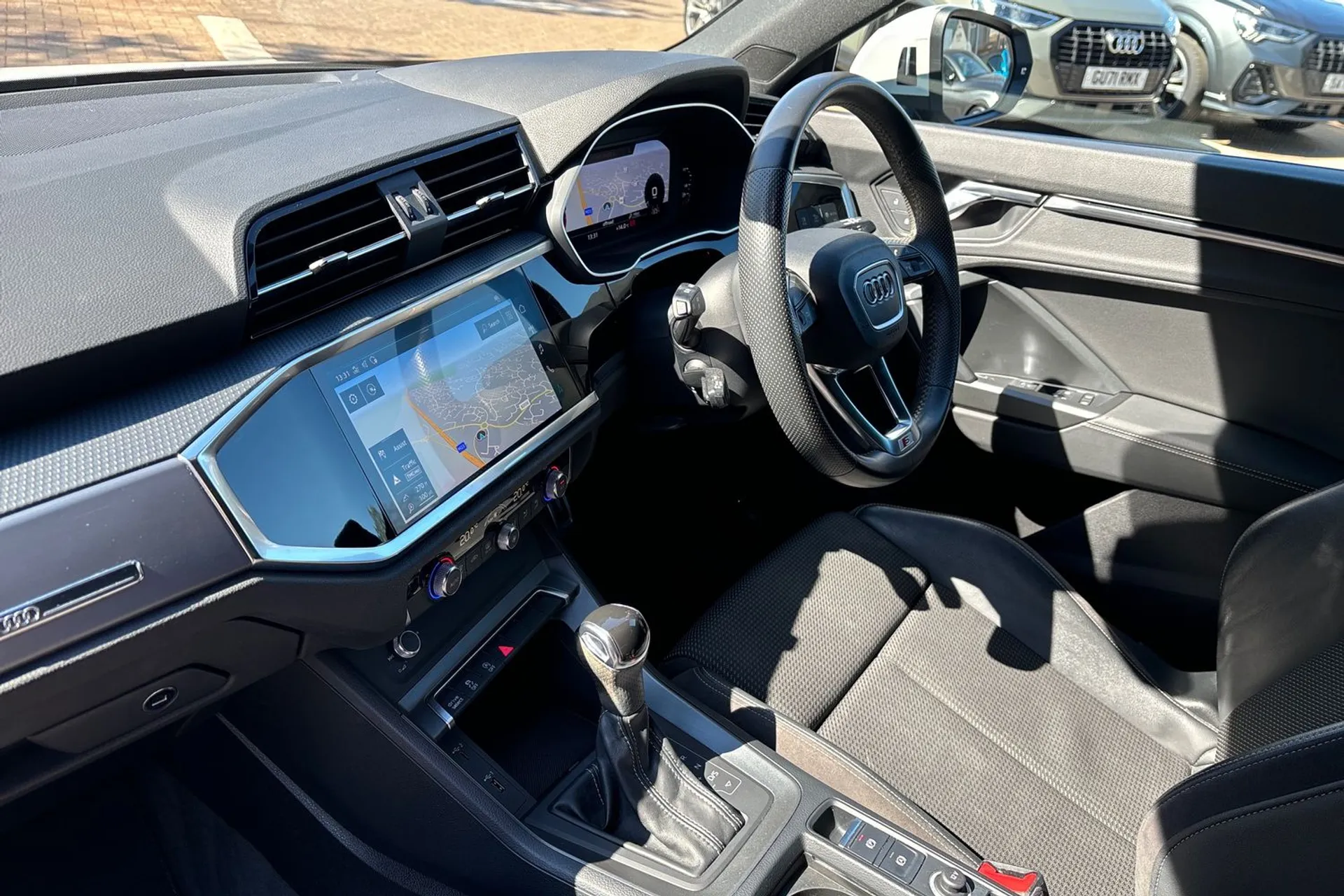 Audi Q3 thumbnail image number 26