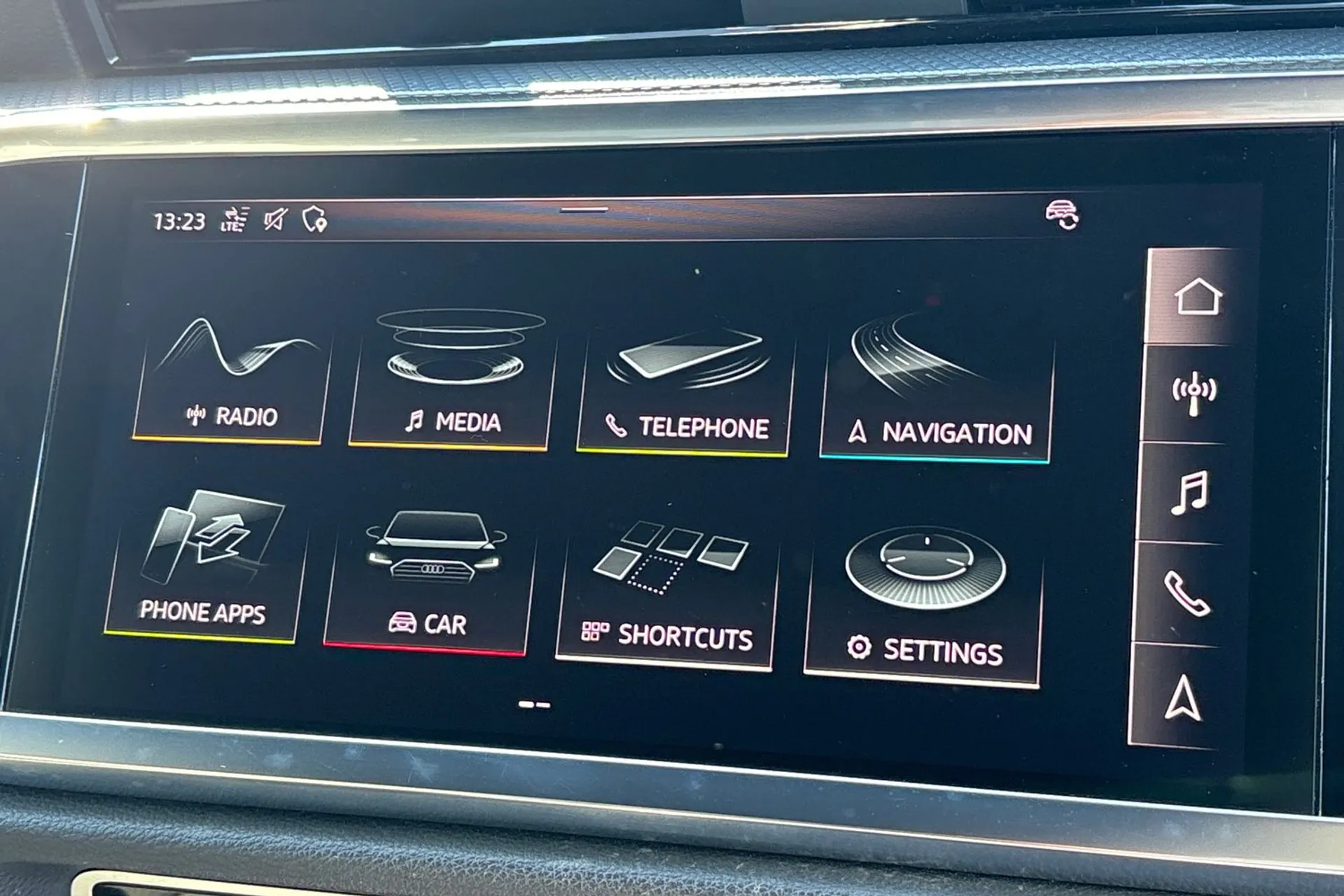 Audi Q3 thumbnail image number 38