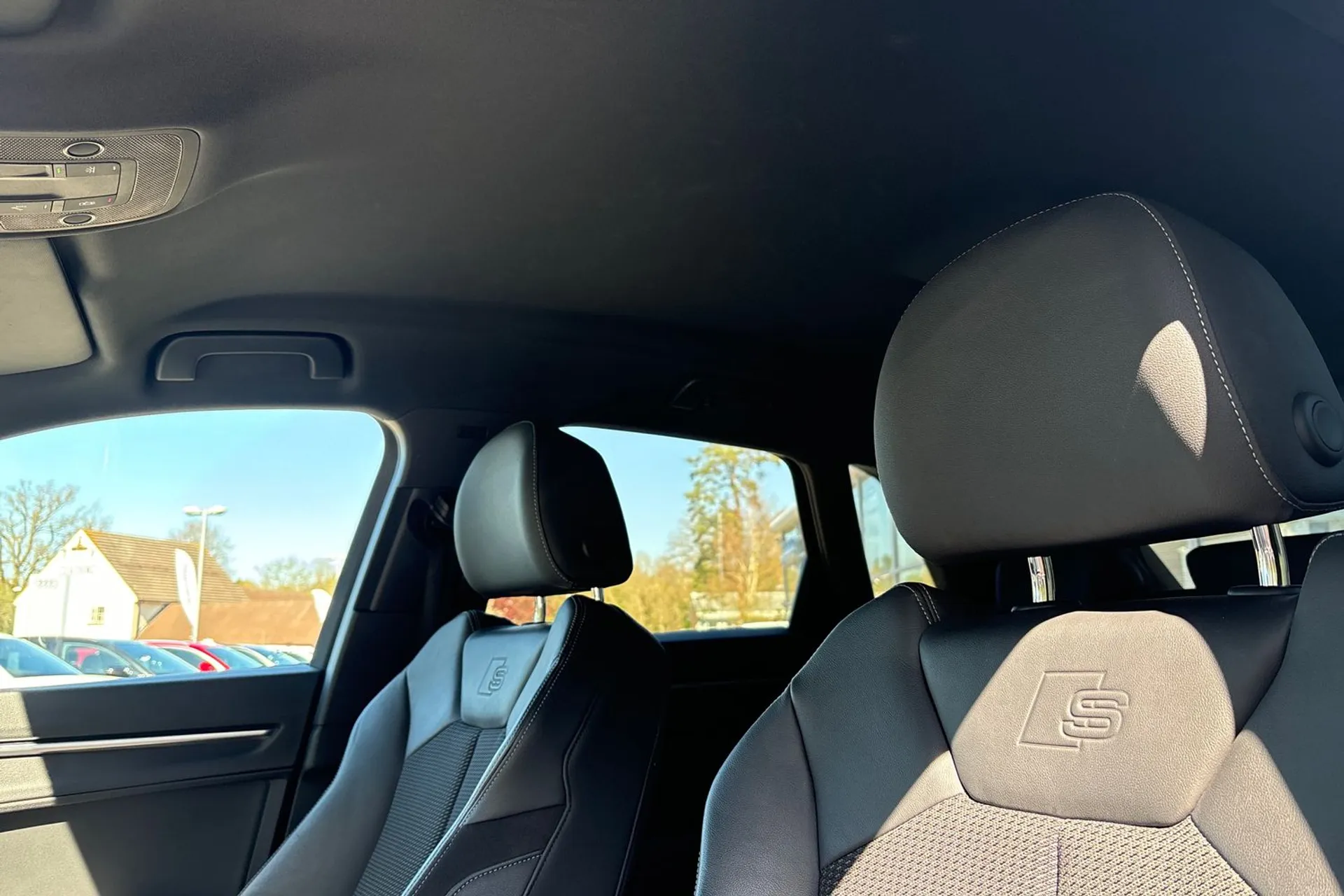 Audi Q3 thumbnail image number 28
