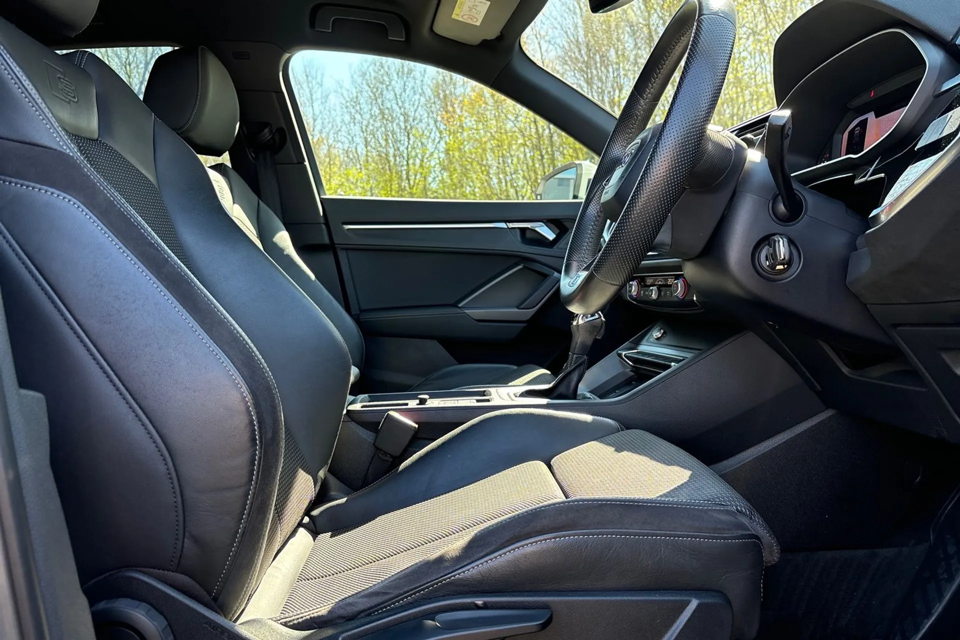 Audi Q3 thumbnail image number 24