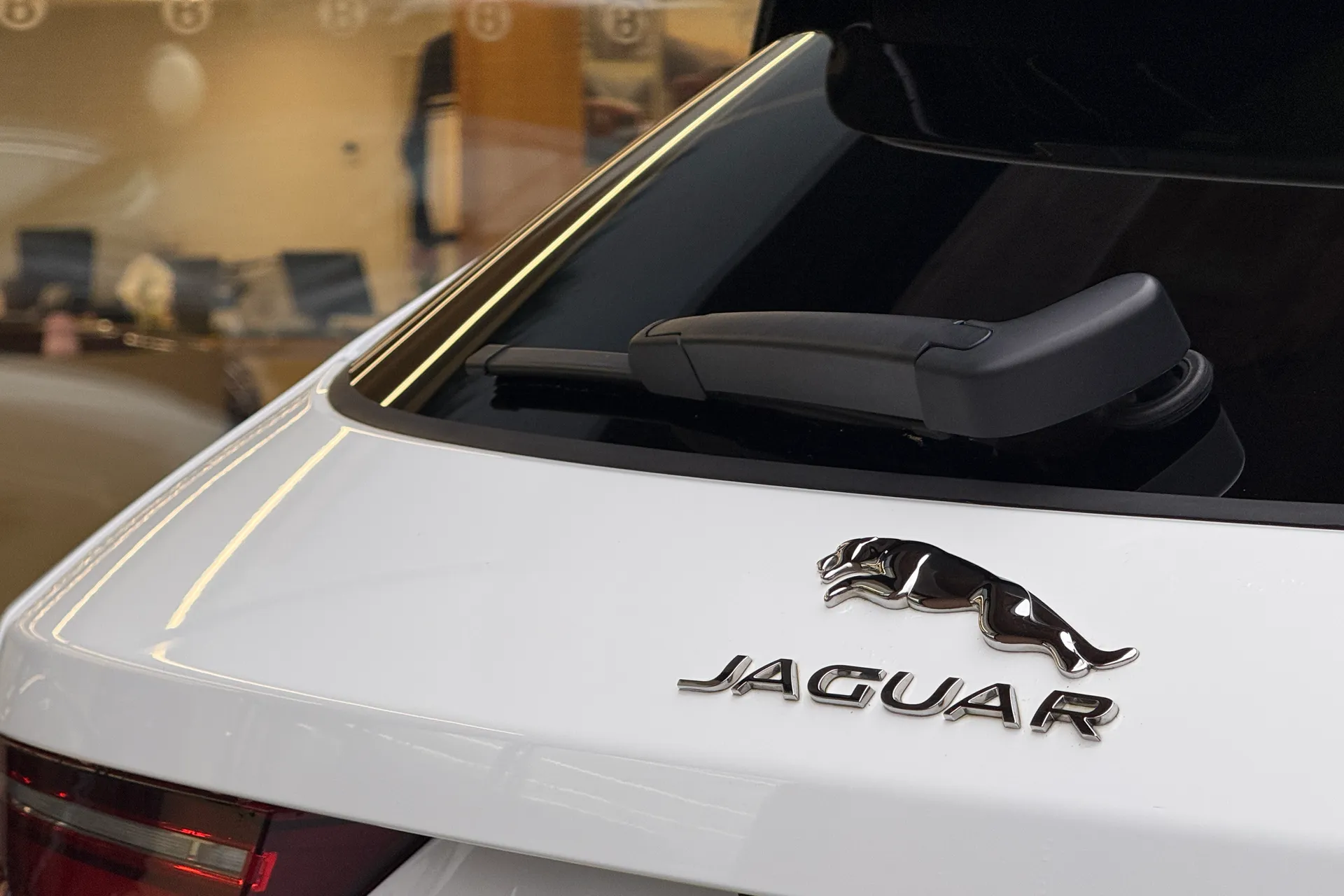 Jaguar F-PACE thumbnail image number 11