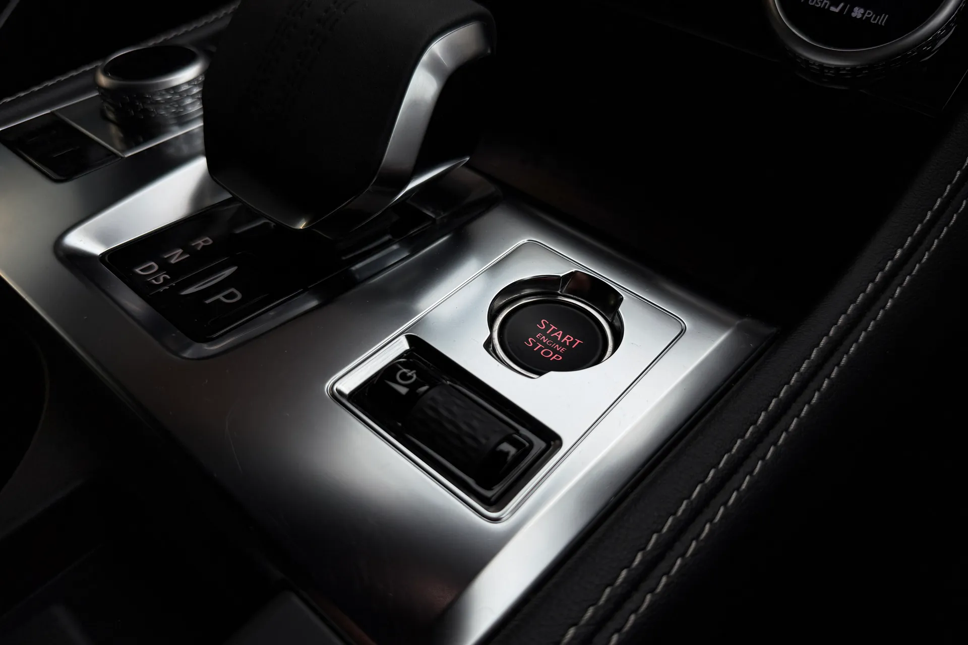 Jaguar F-PACE thumbnail image number 31