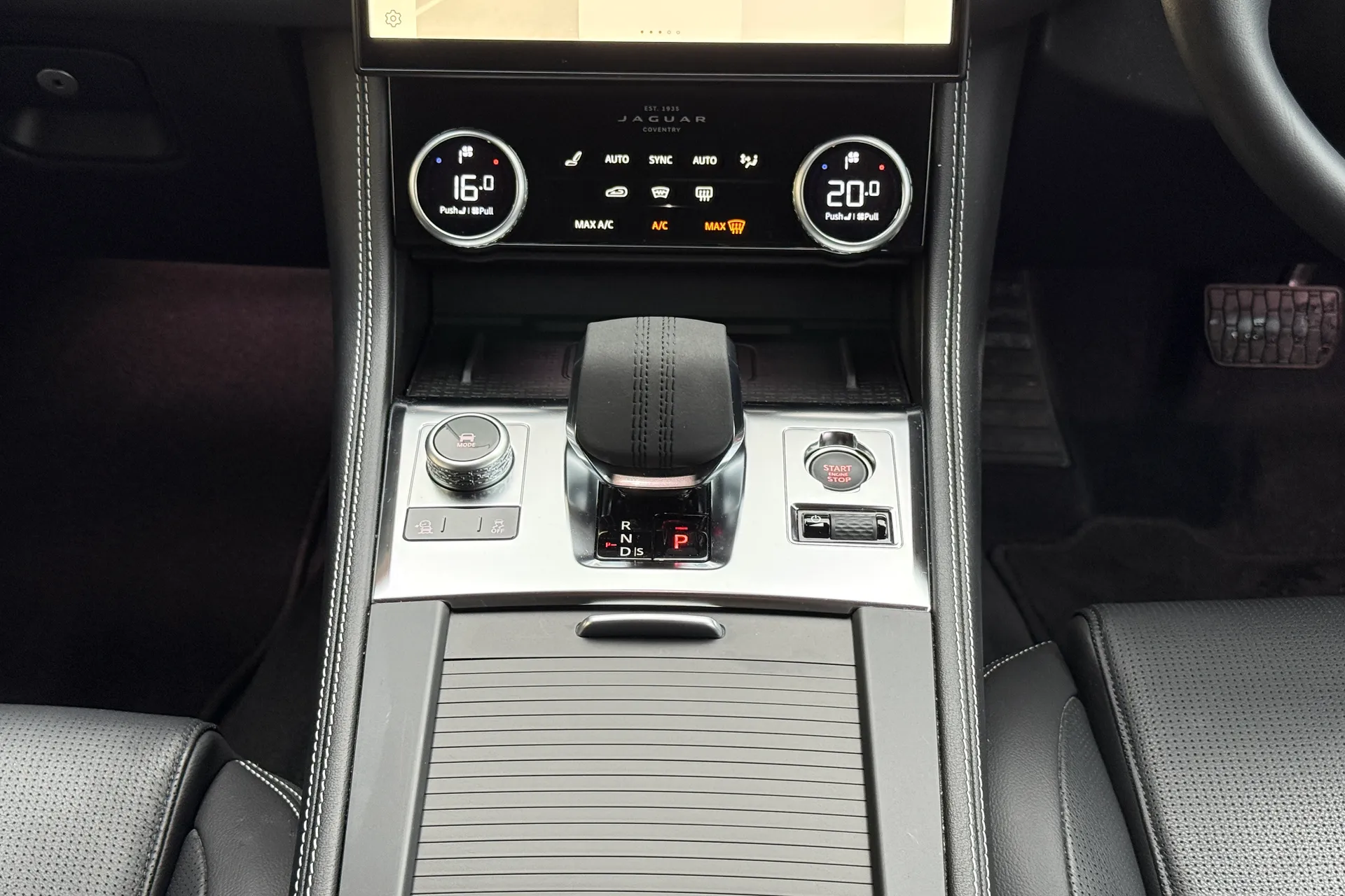 Jaguar F-PACE thumbnail image number 24