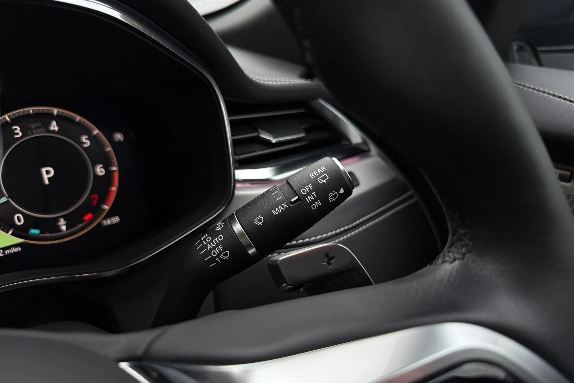 Jaguar F-PACE thumbnail image number 29